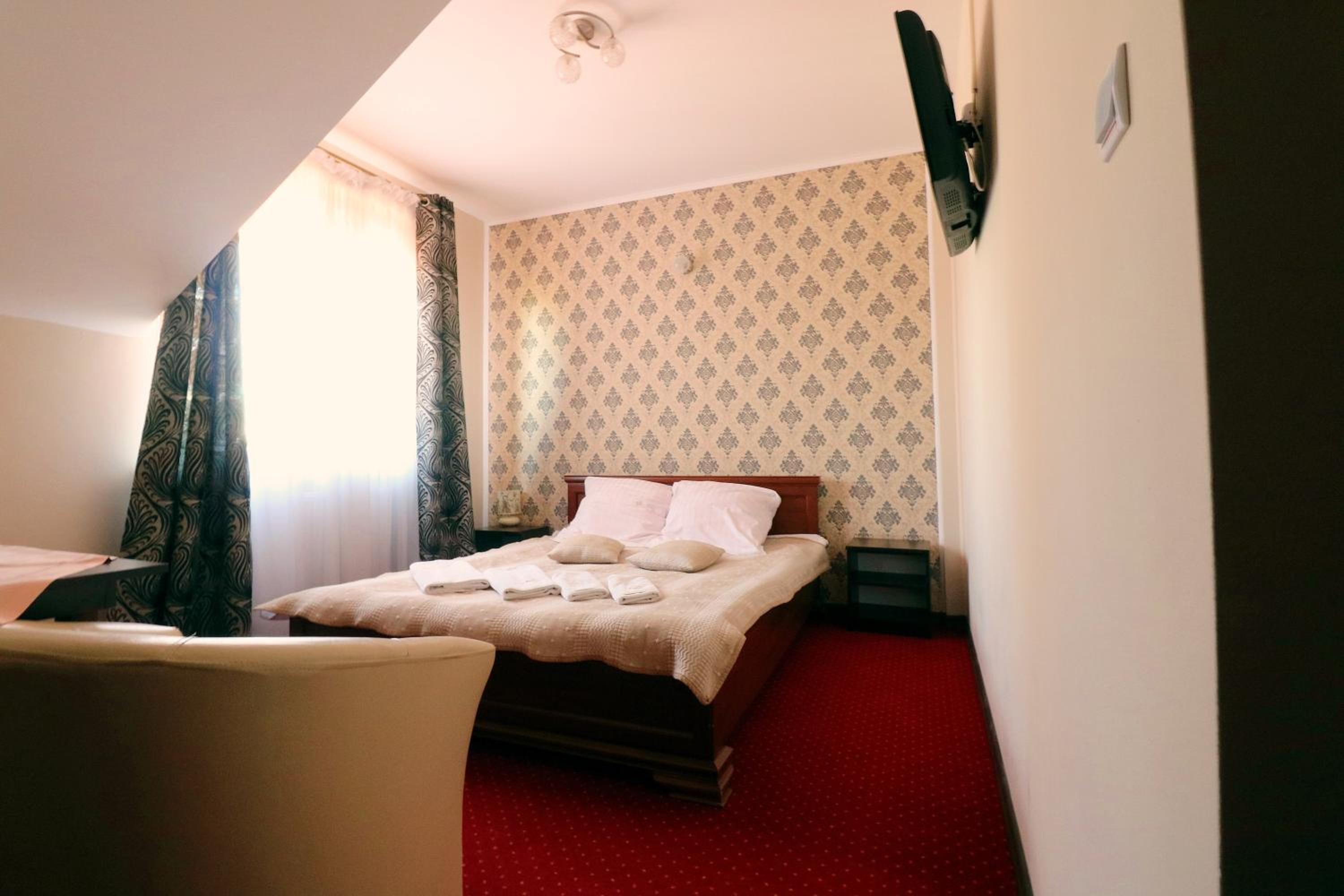 Double Room - Photo 7