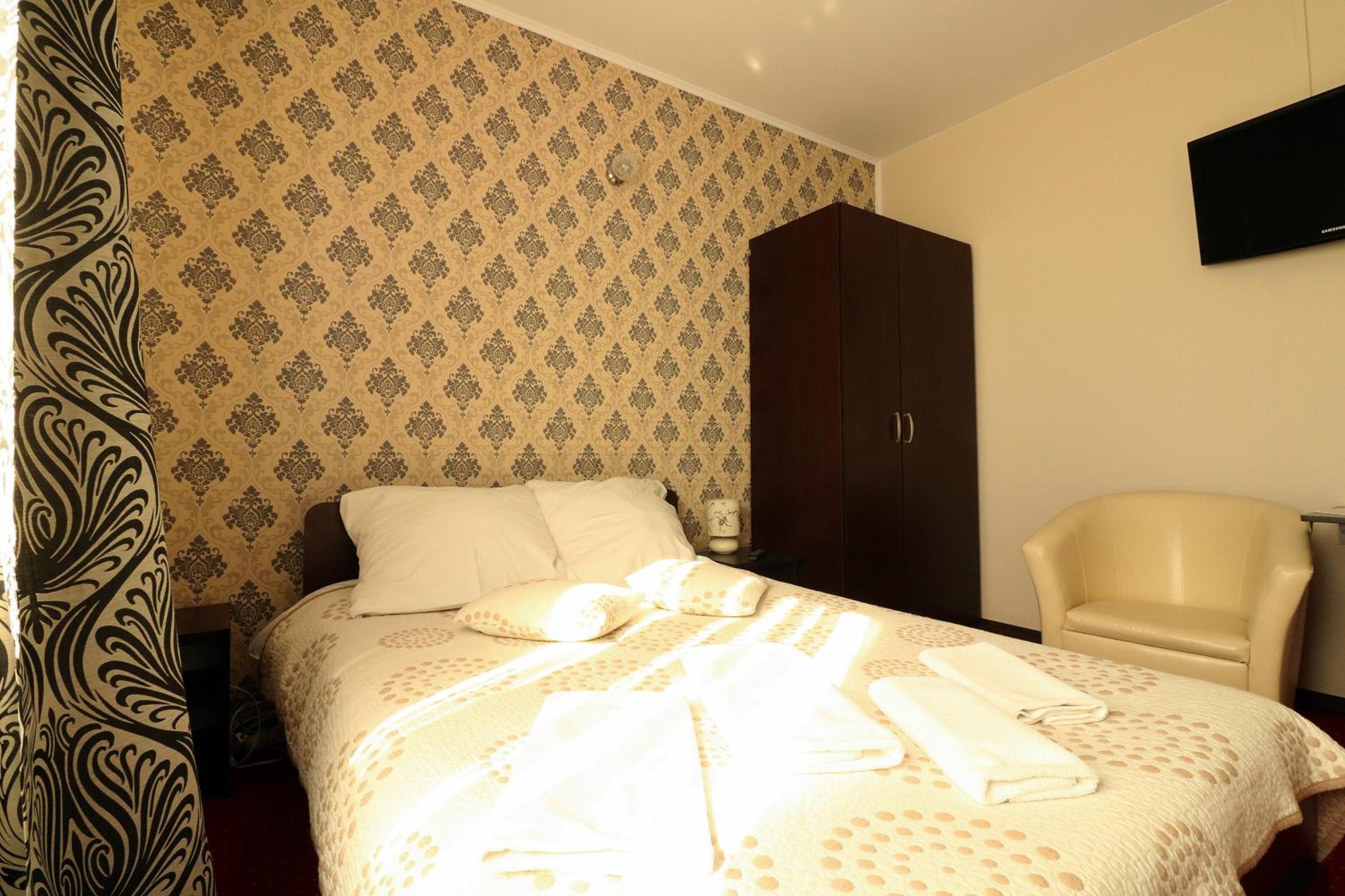 Double Room - Photo 9
