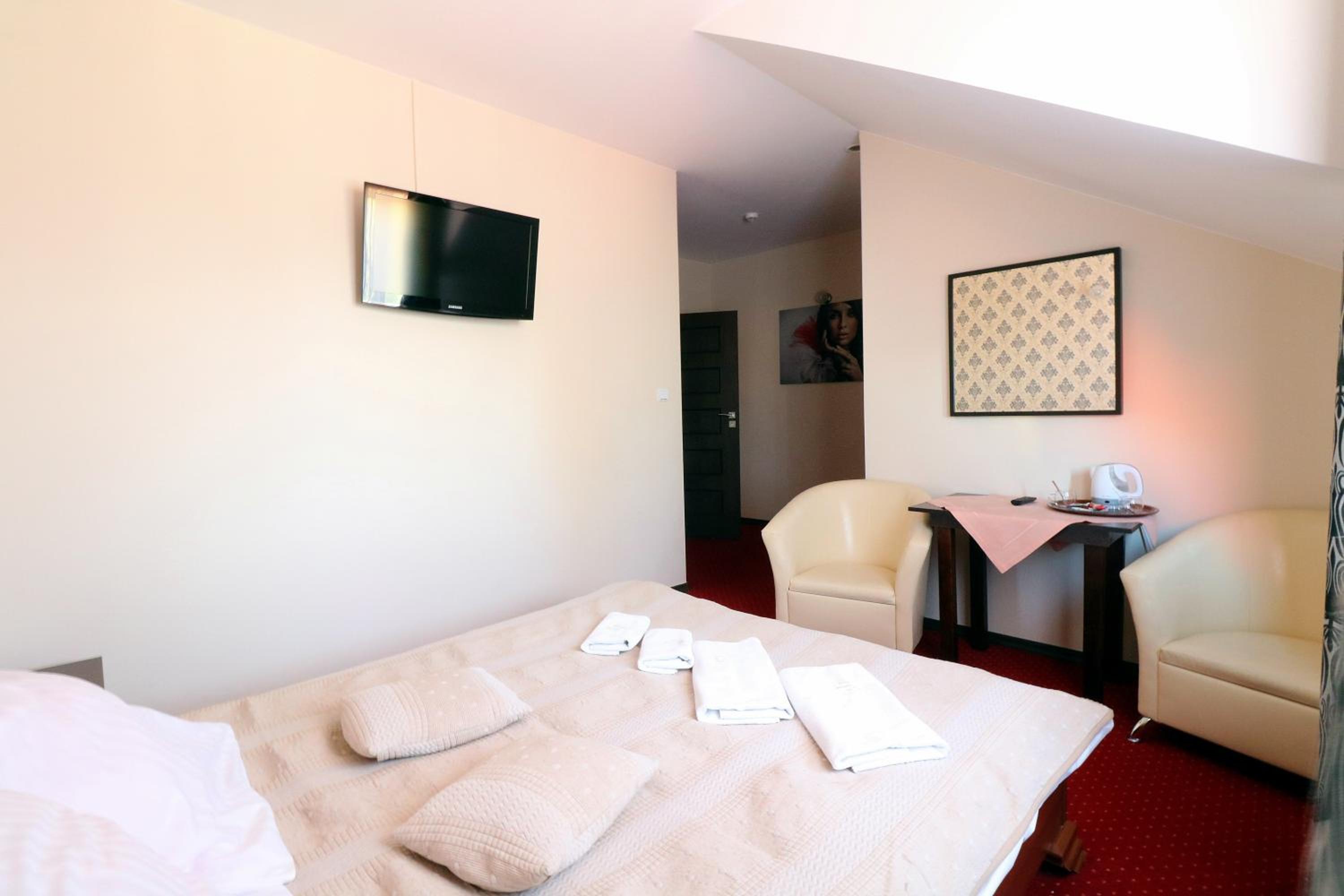 Double Room - Photo 13