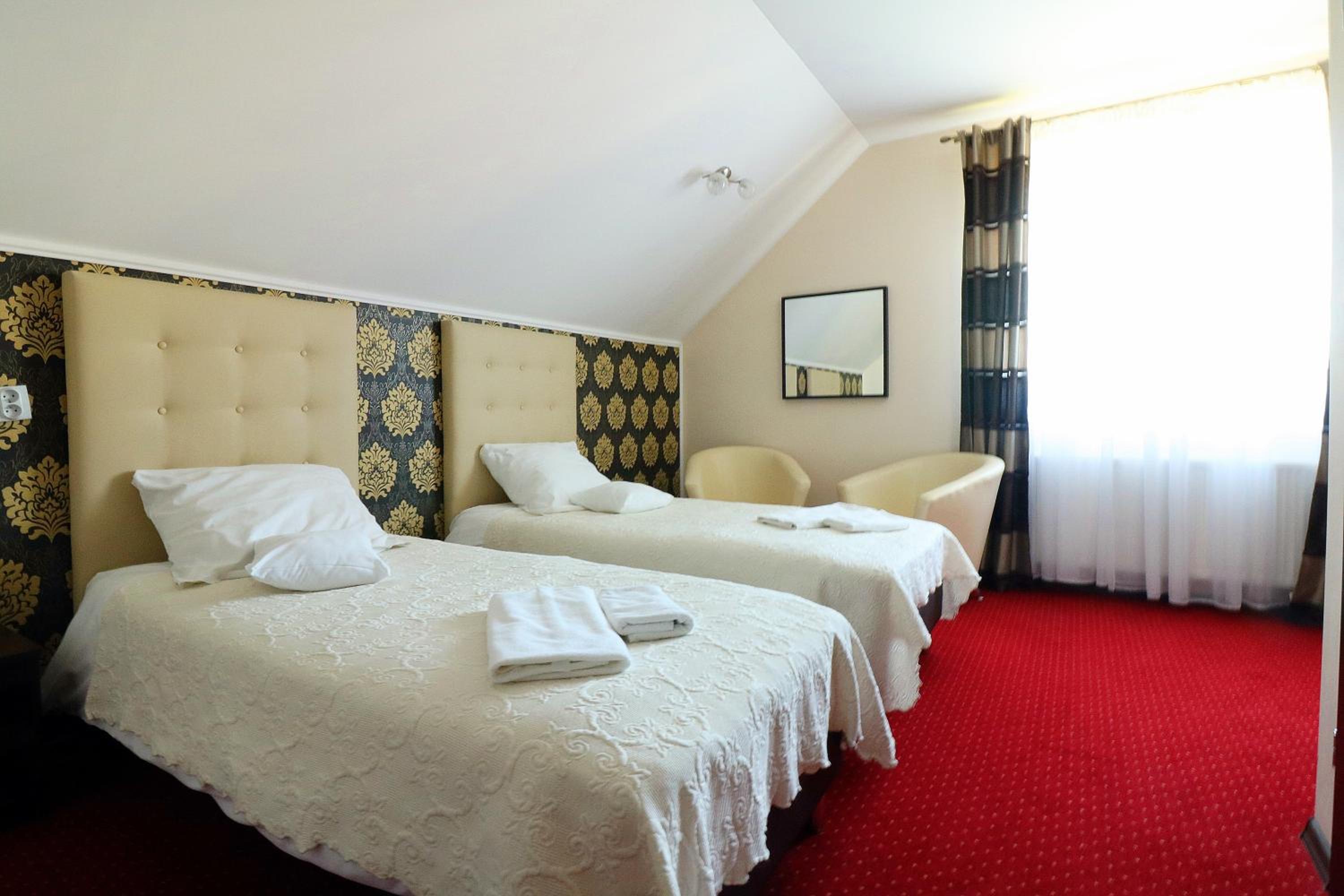 Twin Room - Photo 3