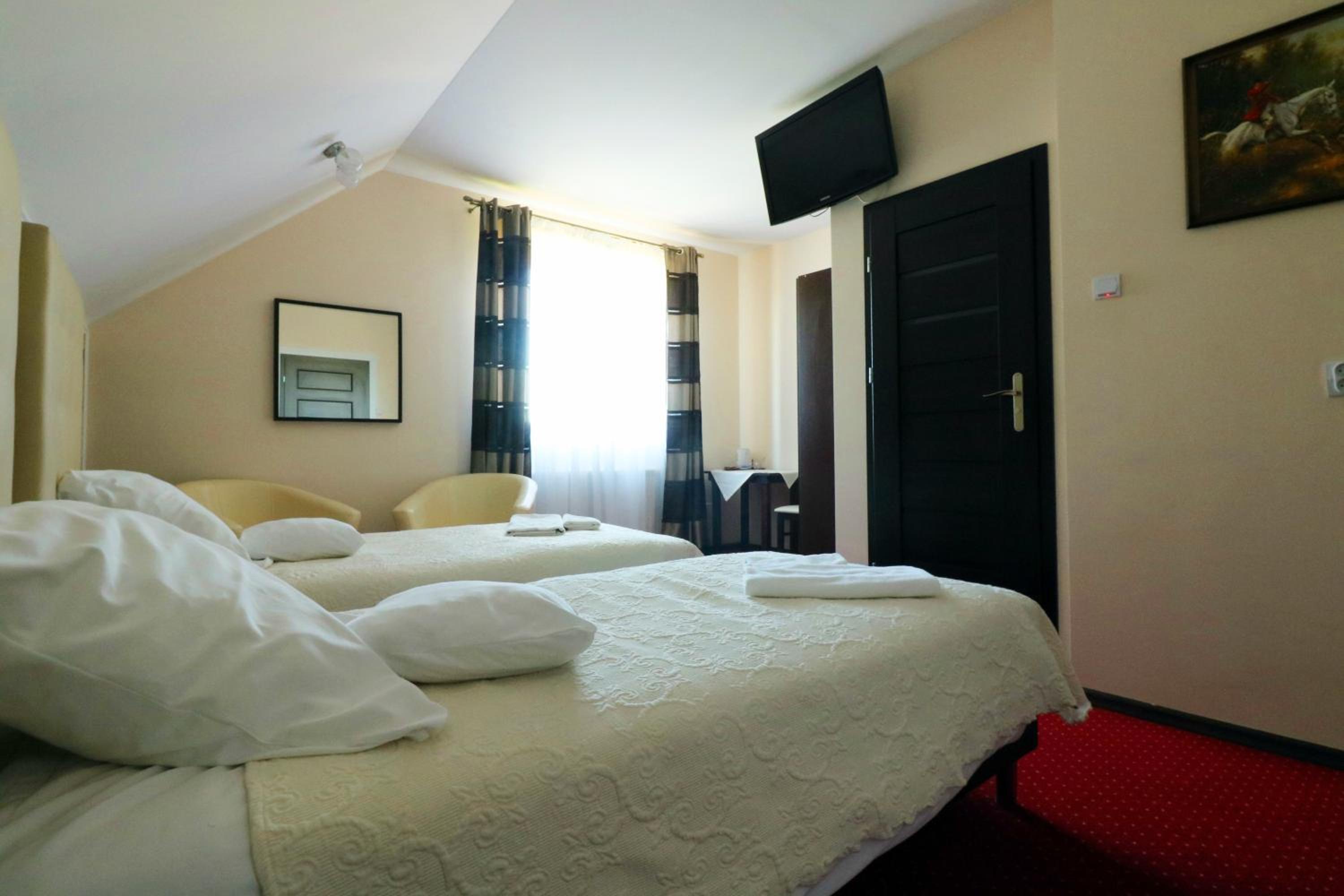 Twin Room - Photo 4