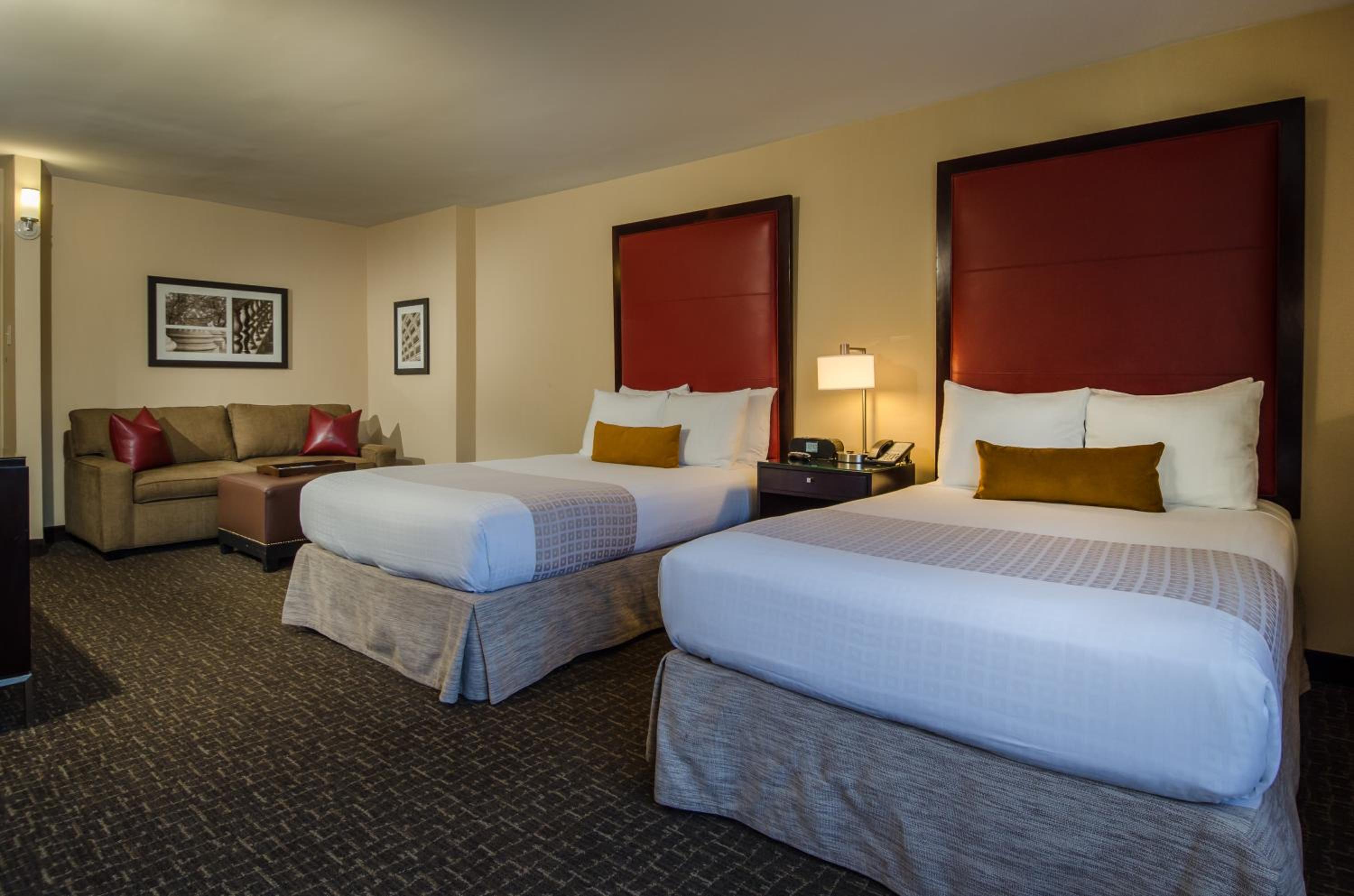 Deluxe Double Room (2 Adults + 1 Child)