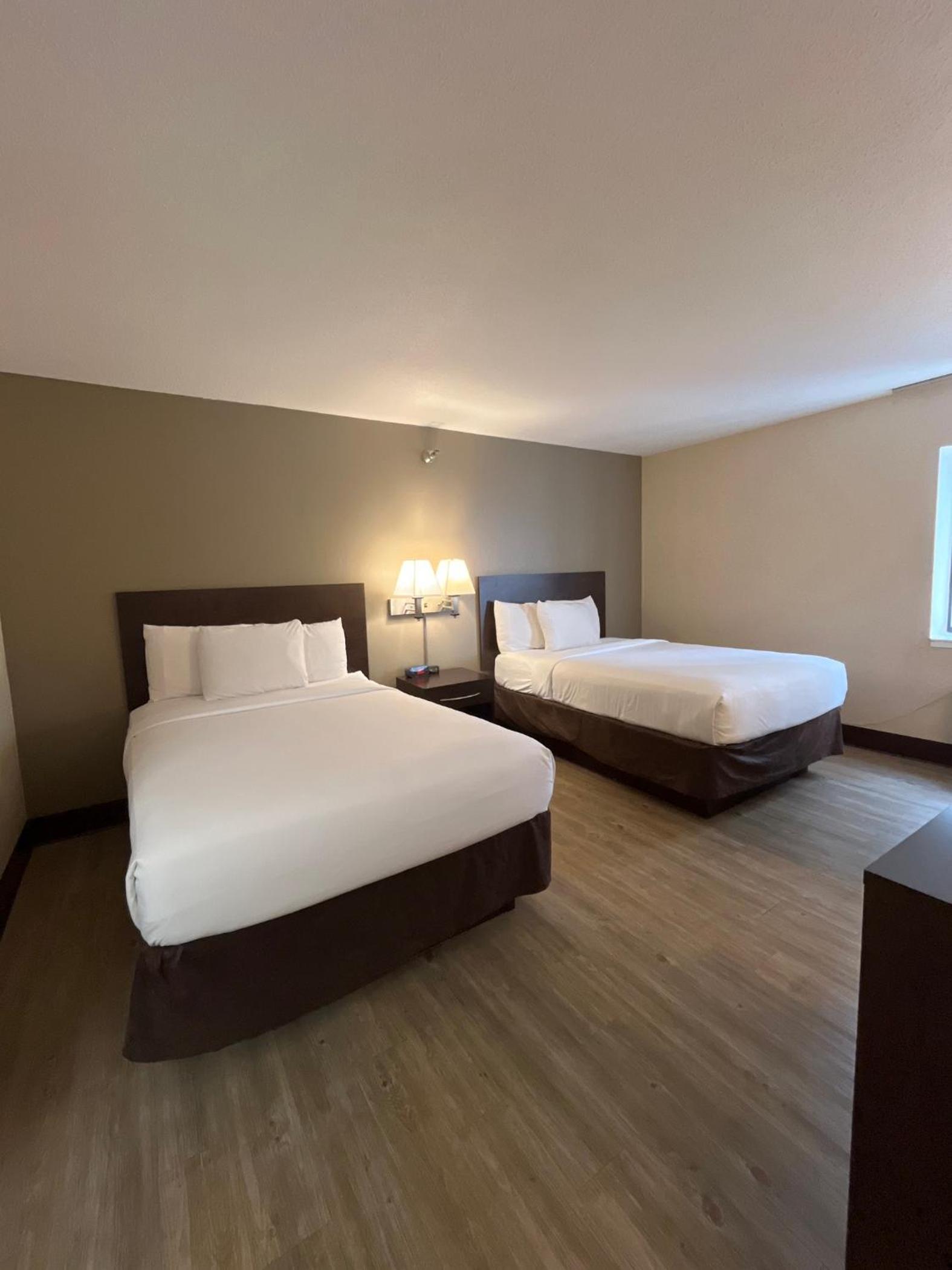 Standard Double Room with Two Double Beds - Non-Smoking - Photo 2