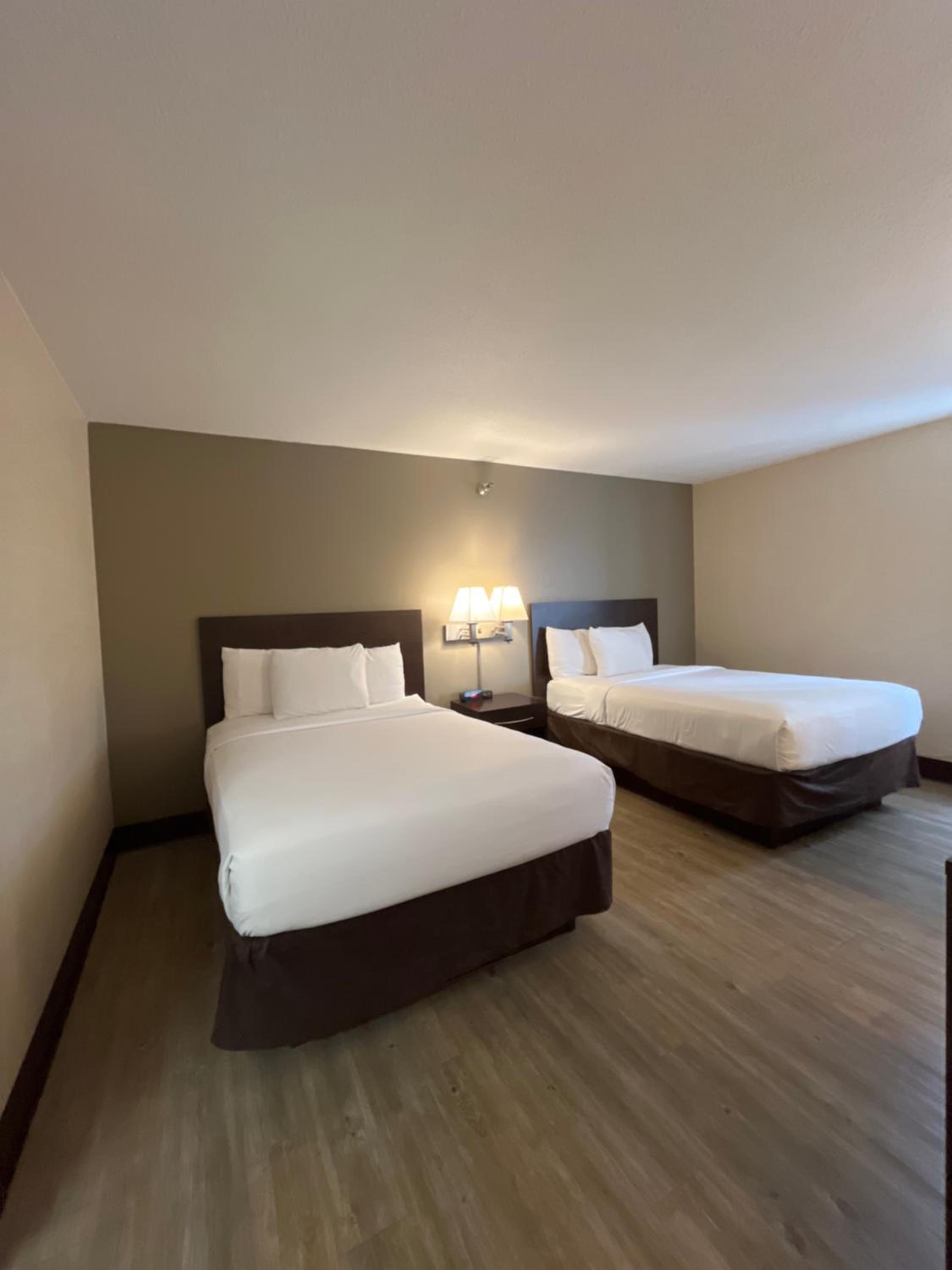 Standard Double Room with Two Double Beds - Non-Smoking - Photo 3