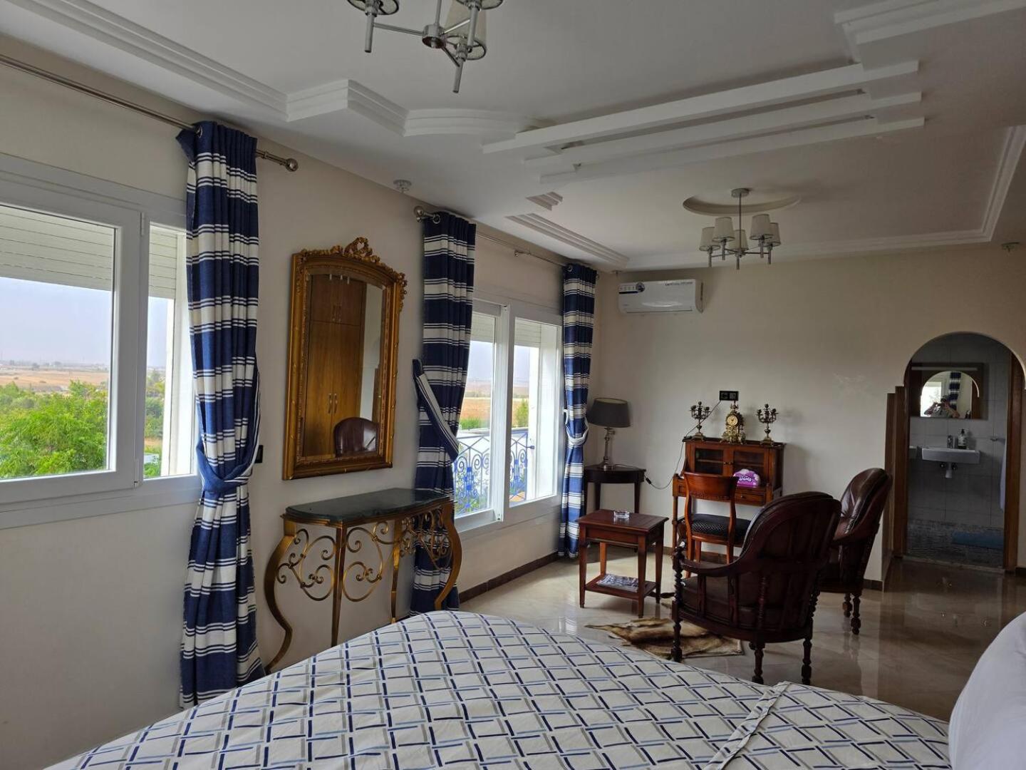 Deluxe King Room photo 1