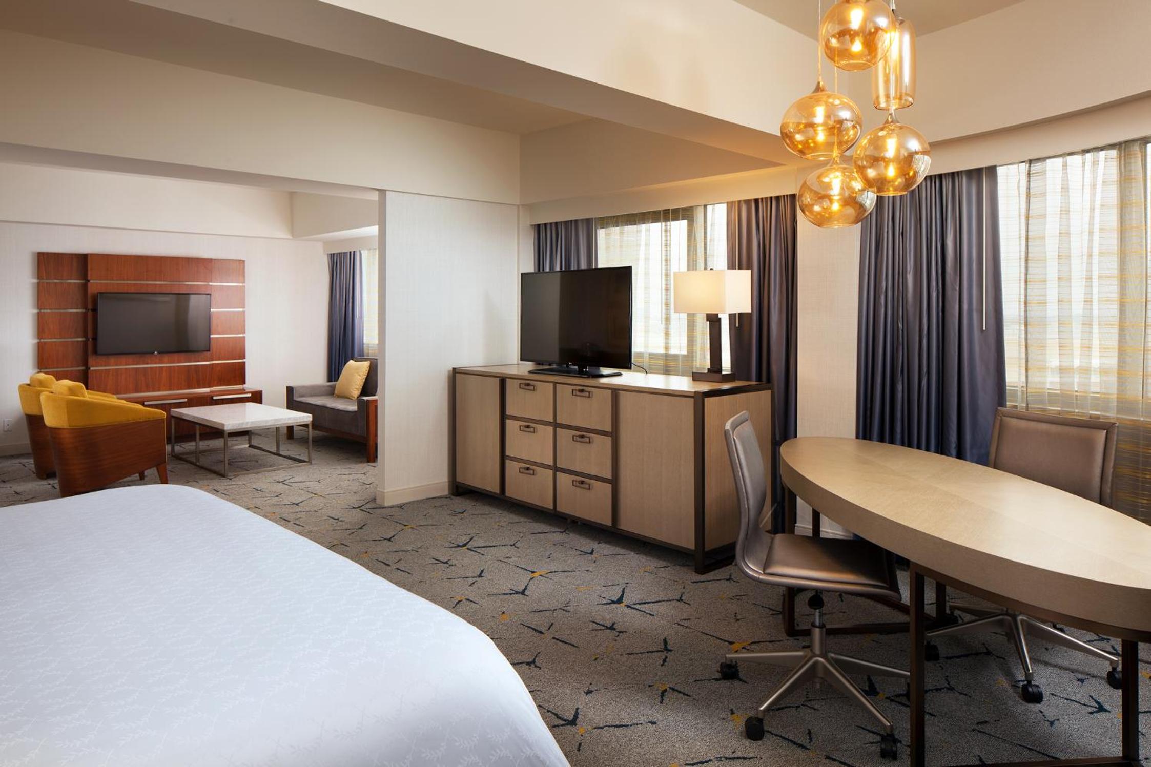 King Suite with Roll-in Shower - Mobility Accessible