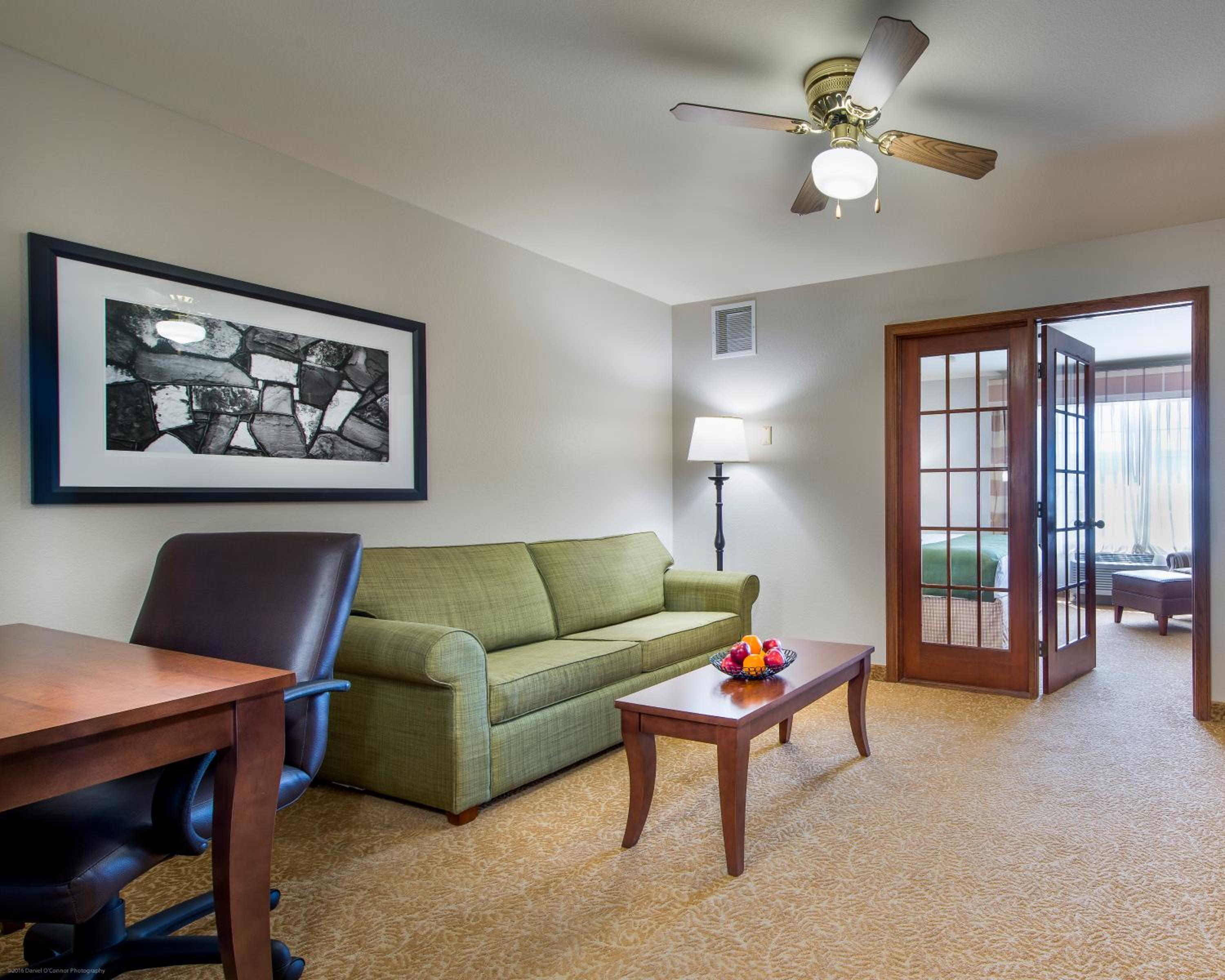 One-Bedroom King Suite - Non-Smoking - Photo 7