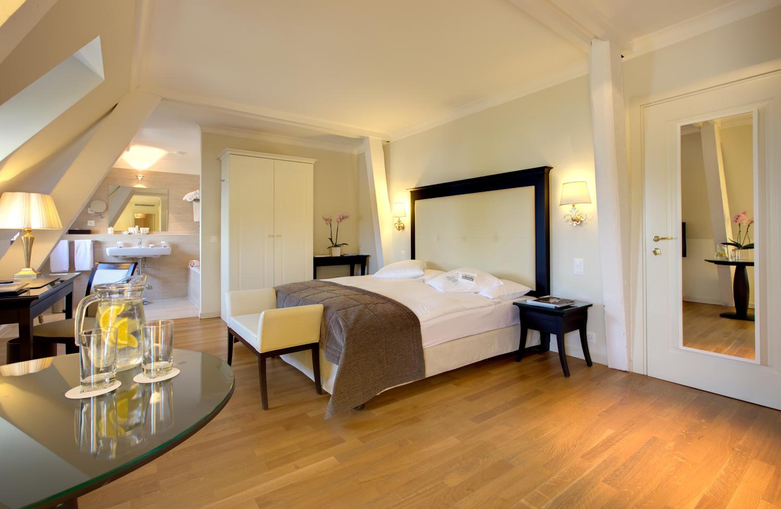 Junior Suite with Lake View