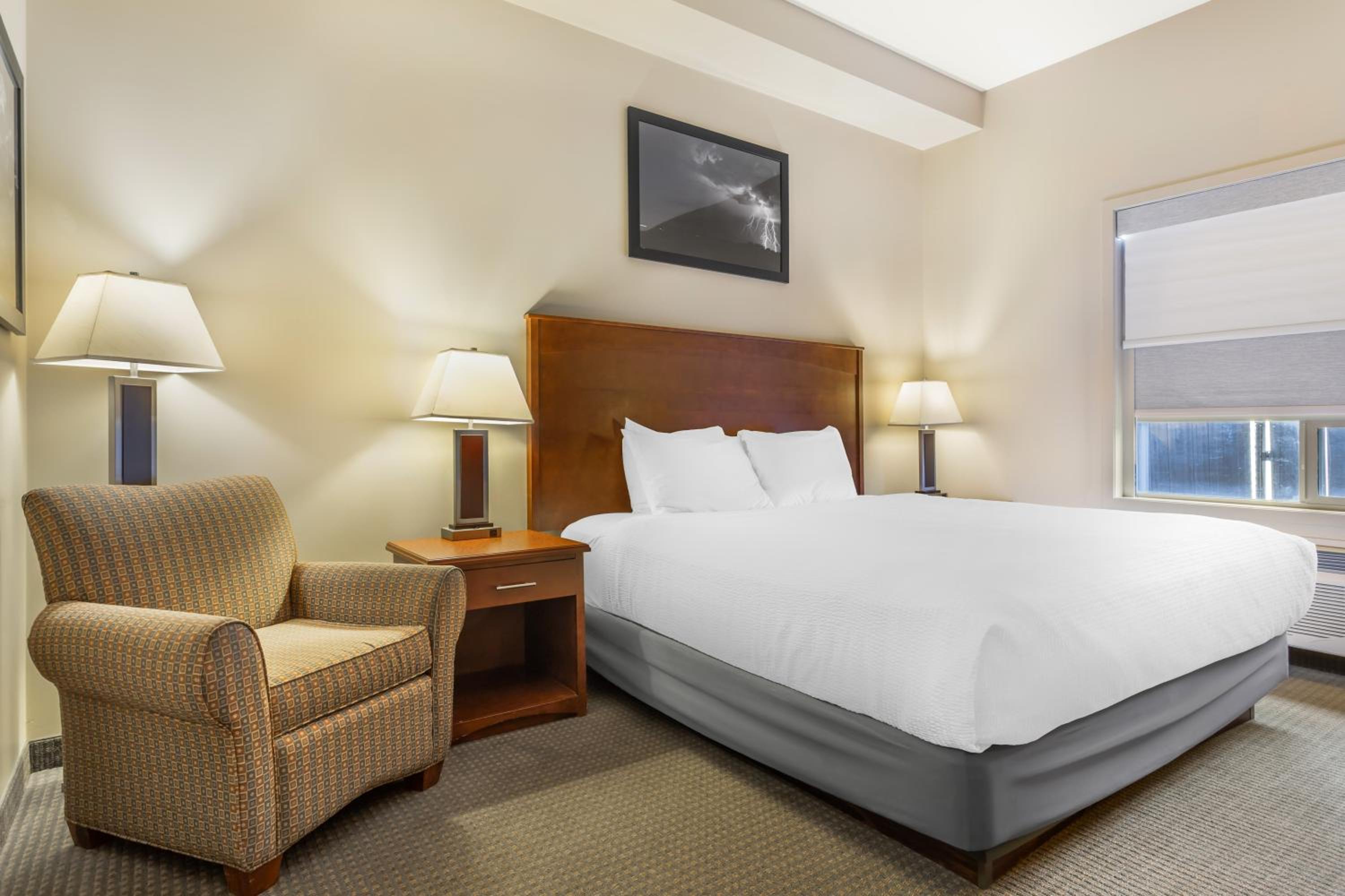 King Room with Roll-in Shower - Disability Access/Non-Smoking