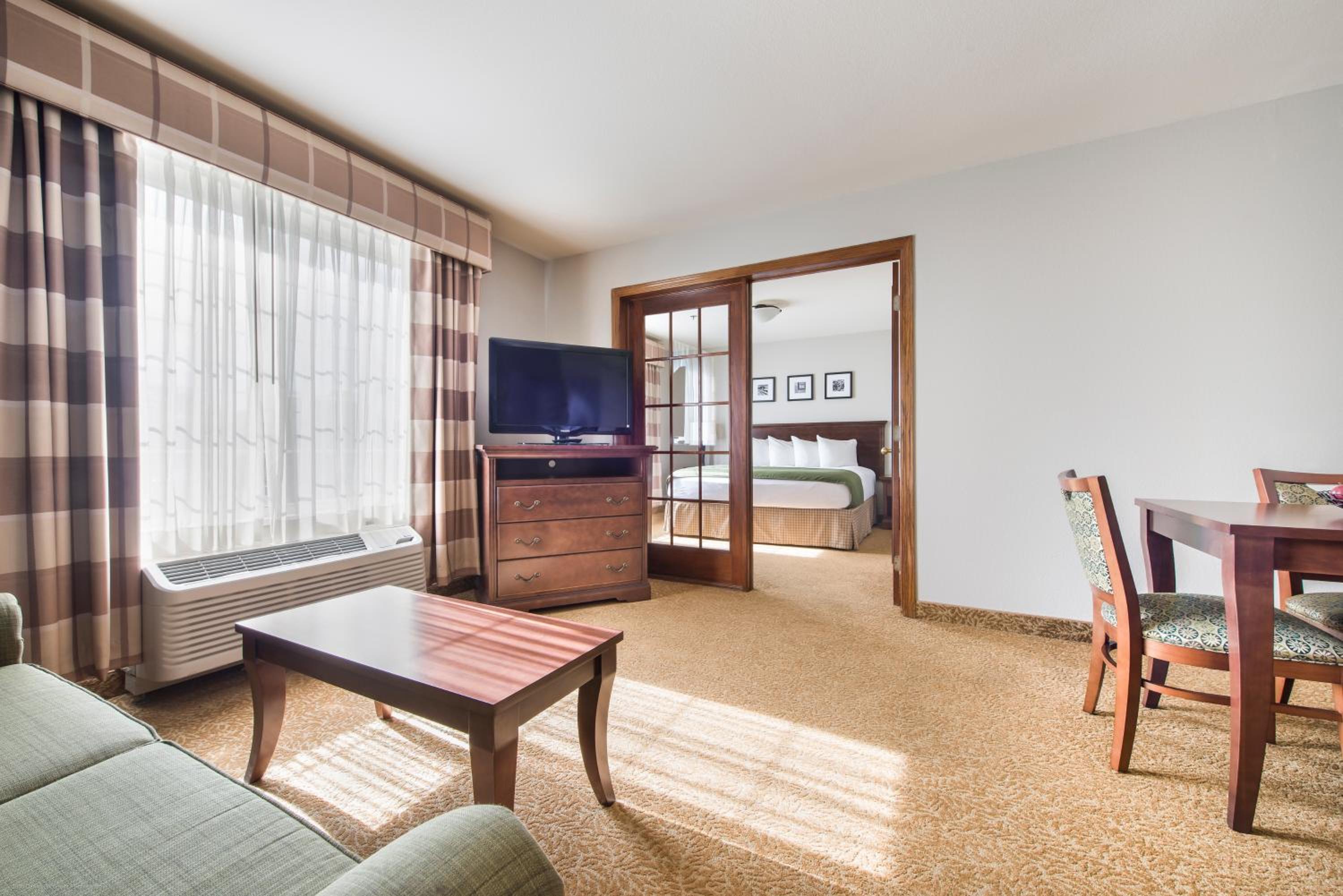 One-Bedroom King Suite - Non-Smoking - Photo 8