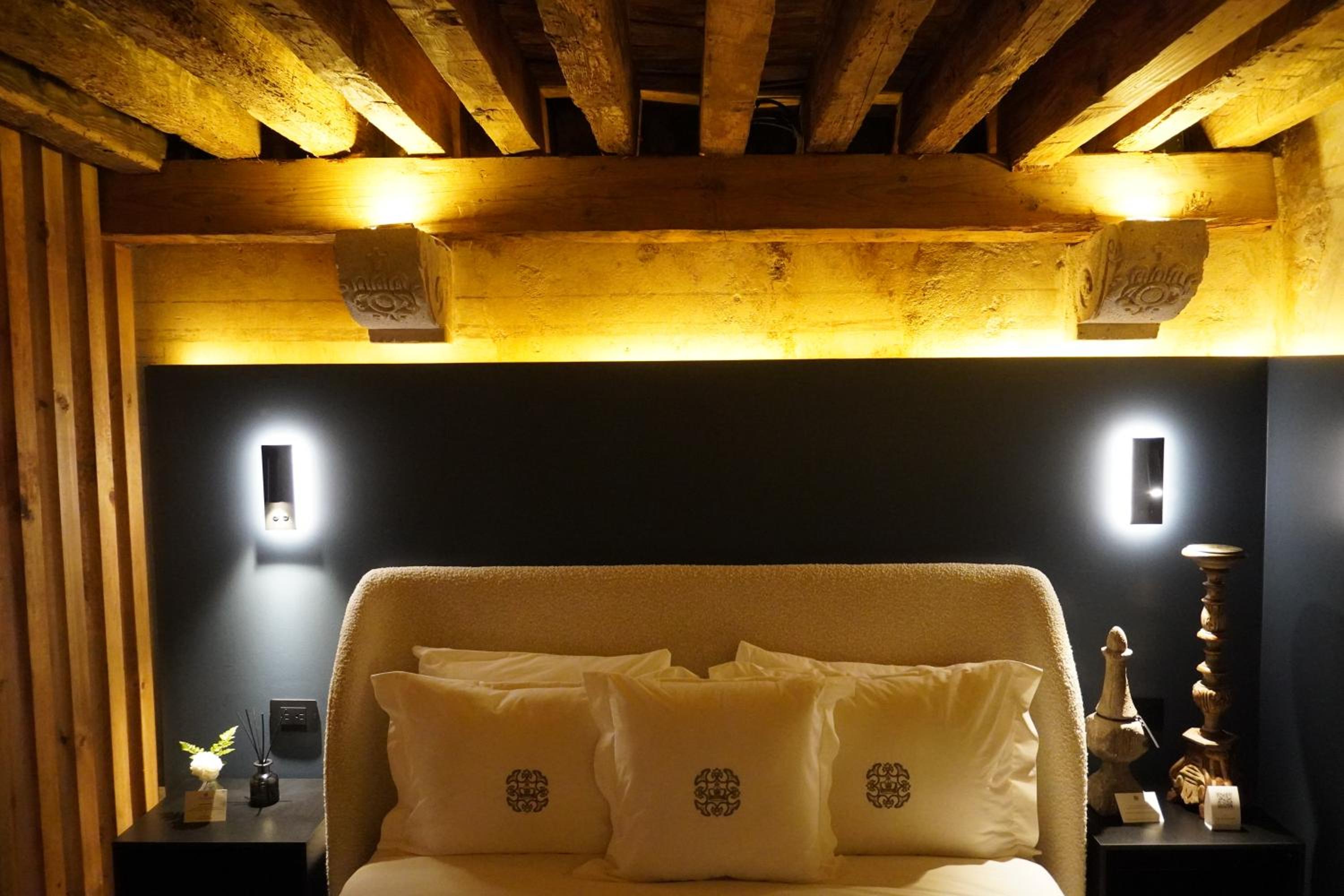 Twin Room with Private Bathroom photo 2