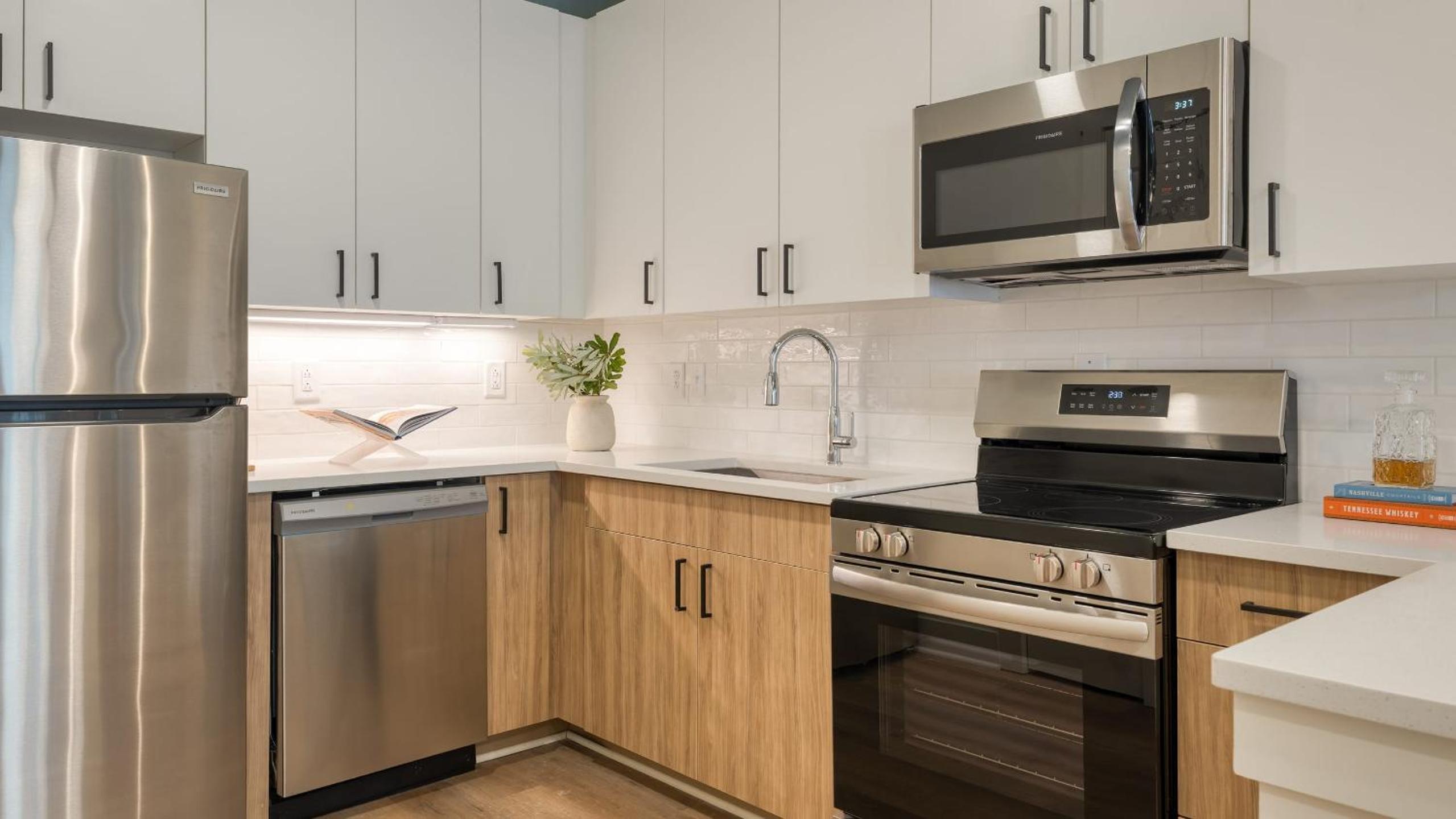1 Bedroom Queen Suite