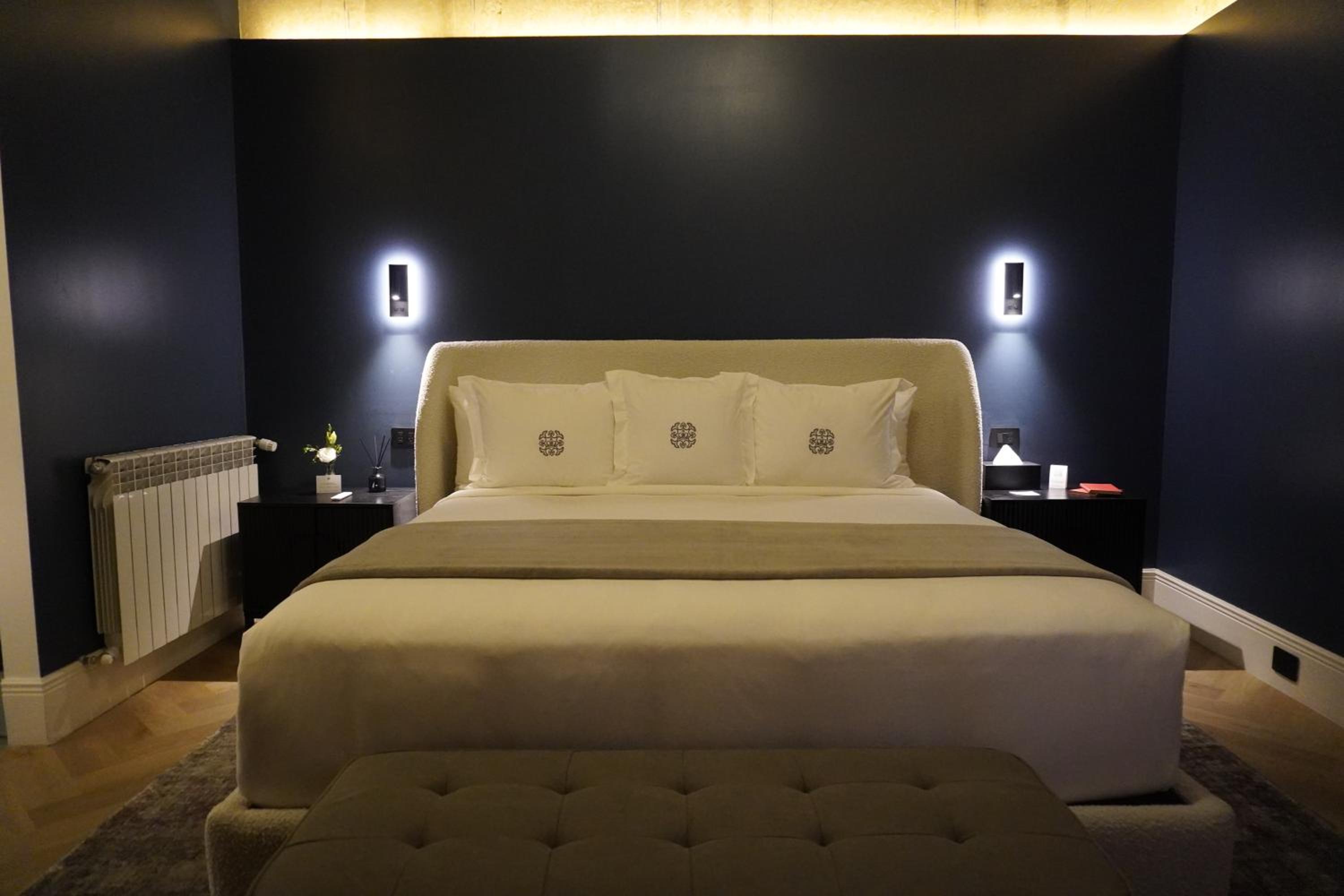 Deluxe King Room photo 1