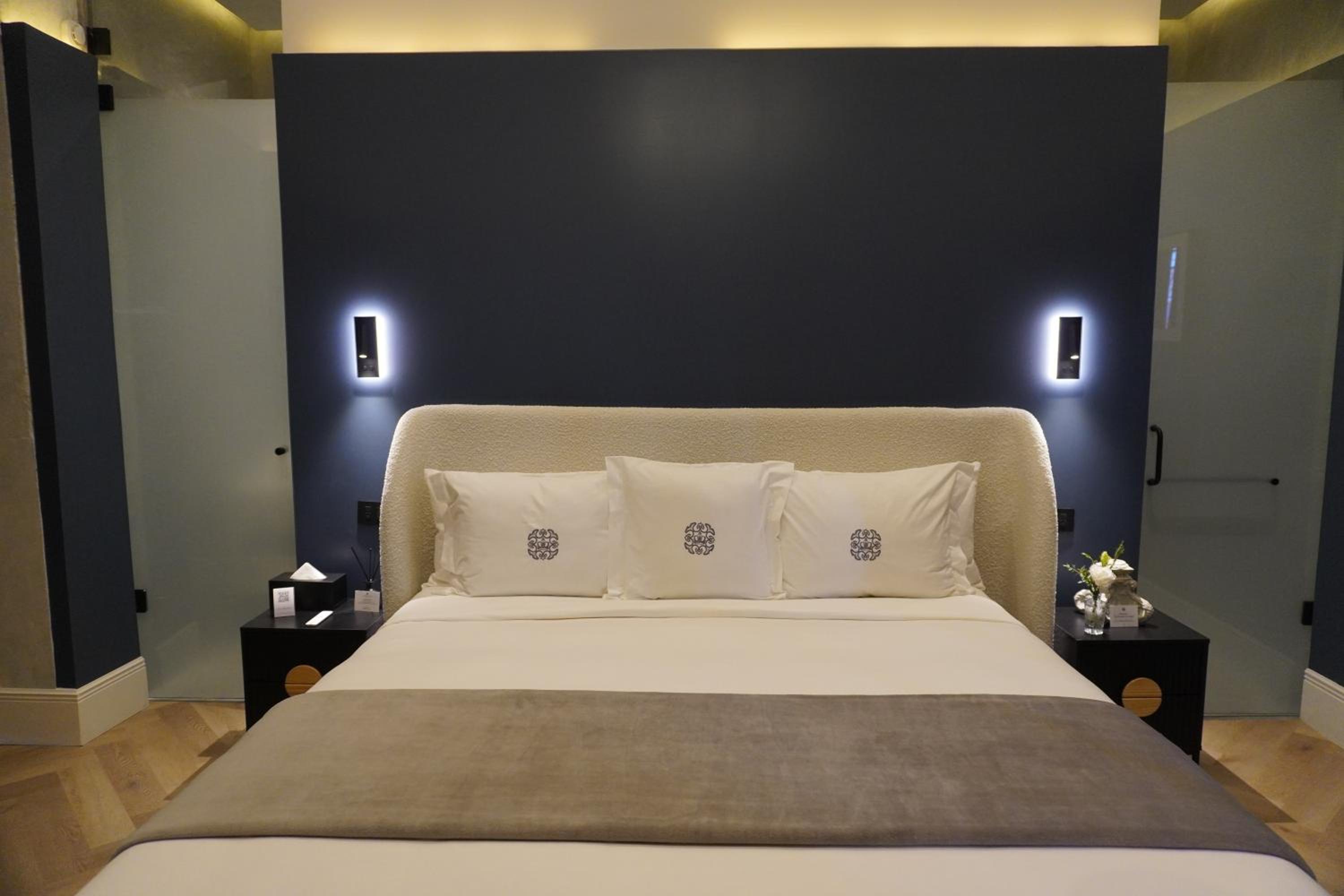 Deluxe King Room photo 1