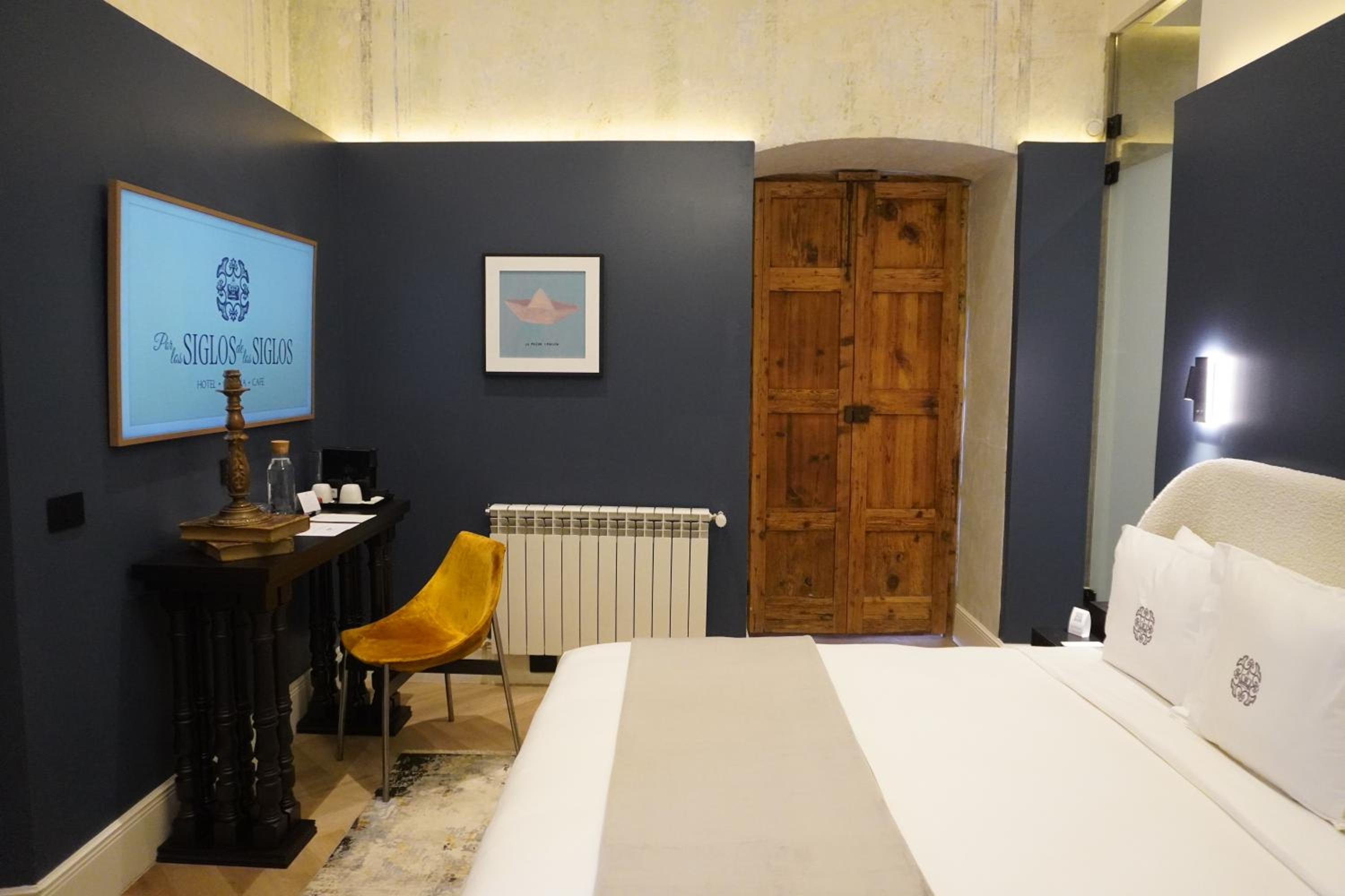Deluxe King Room photo 2