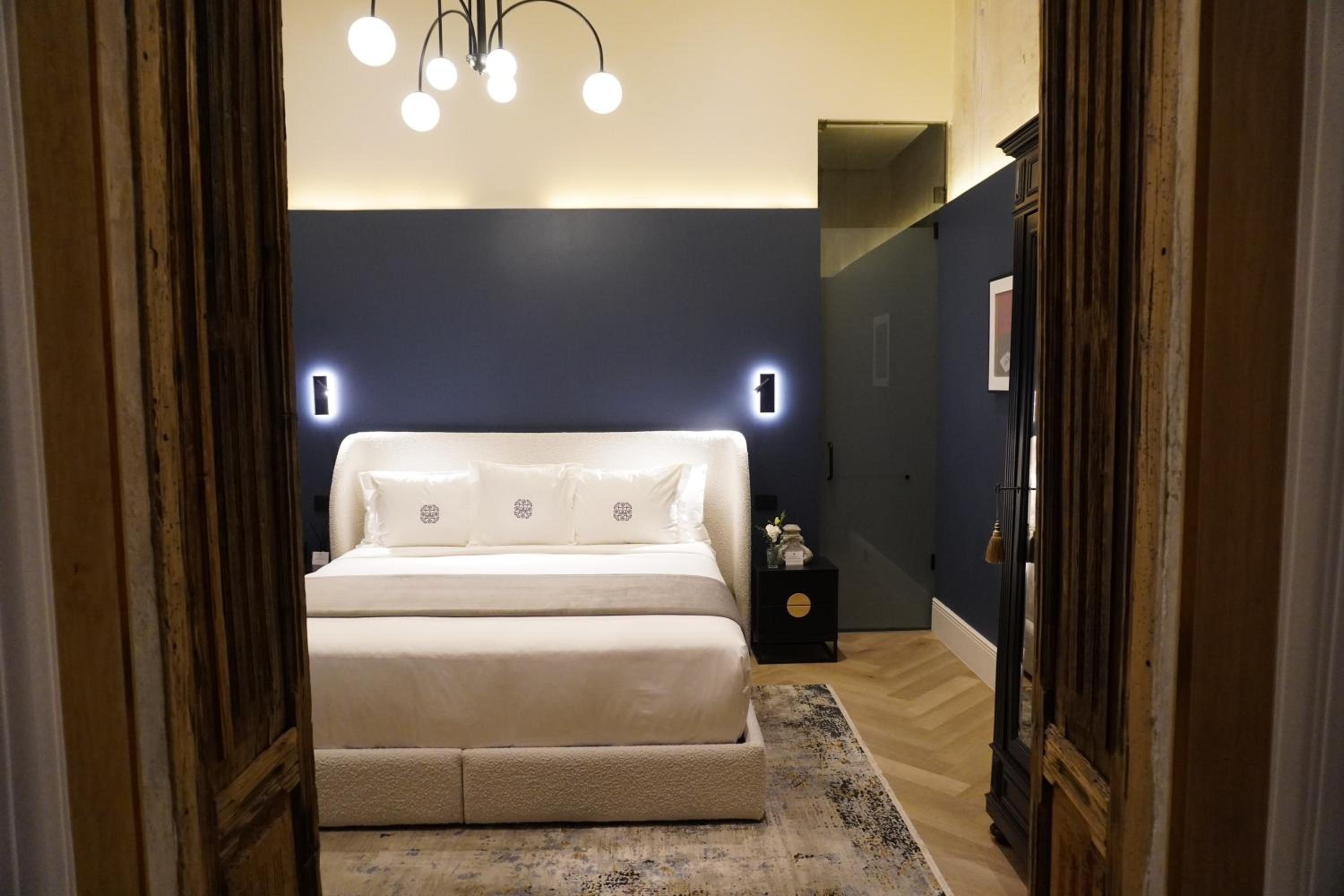 Deluxe King Room photo 3