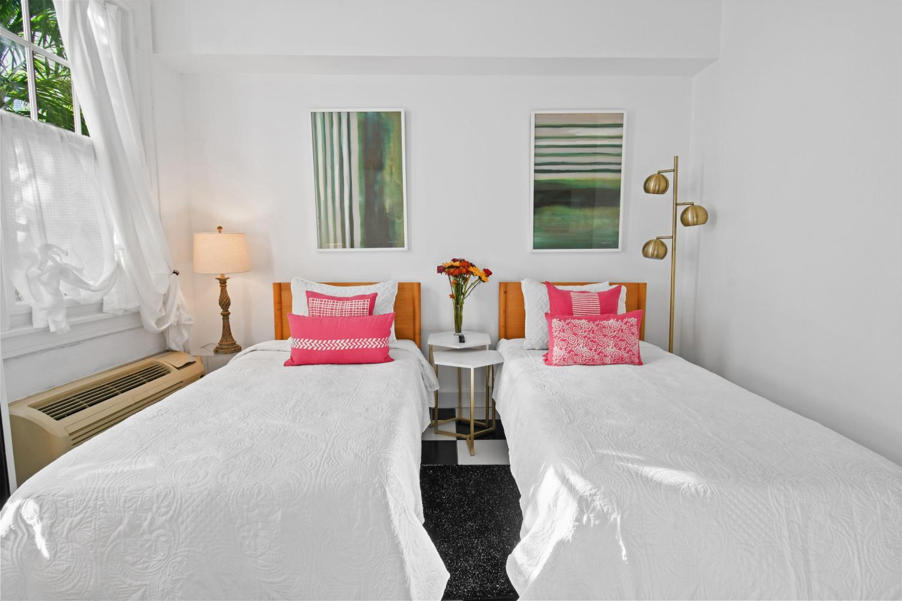 Deluxe Two-Bedroom Apartment with Garden View photo 3