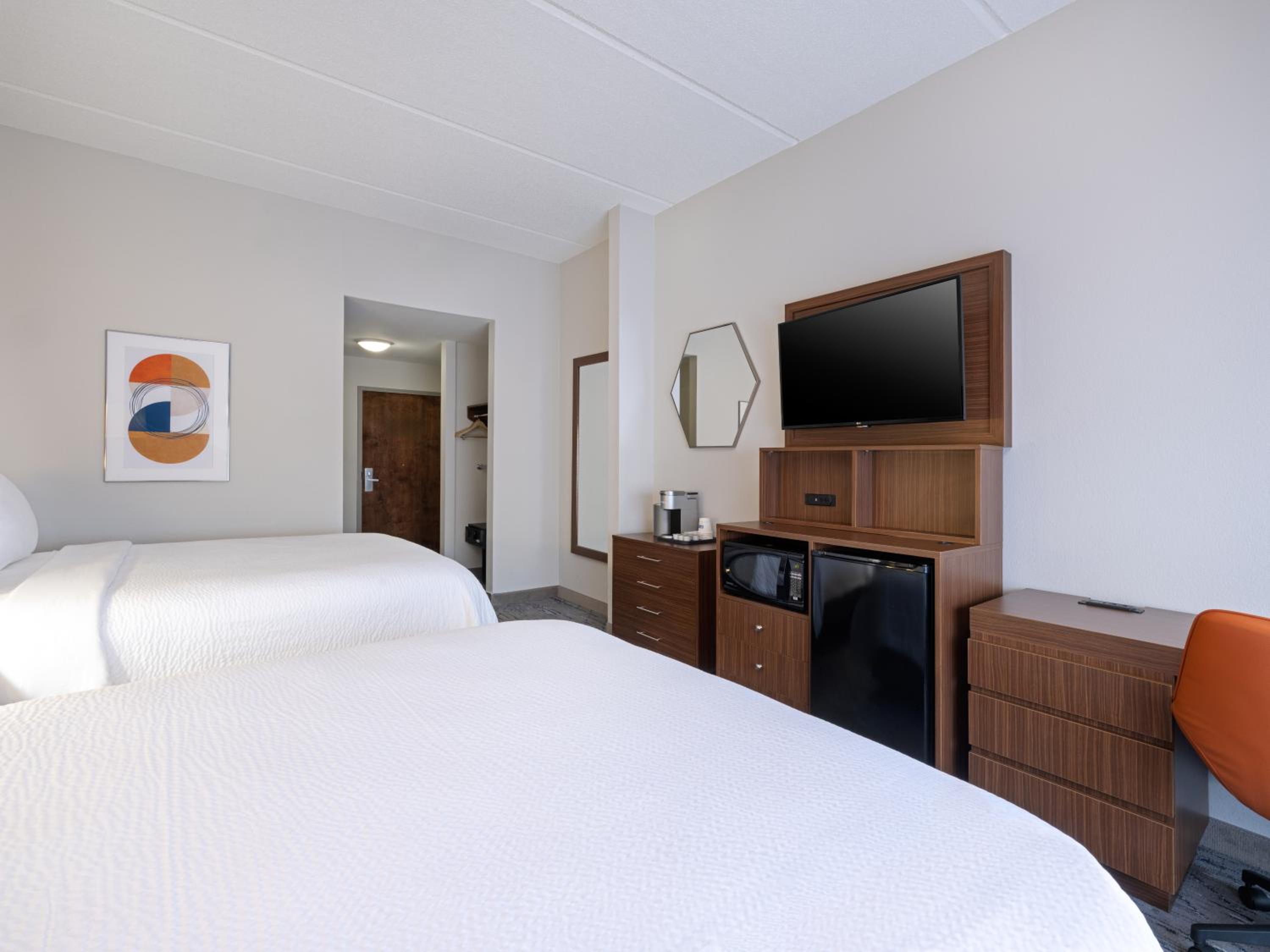 Queen Room with Two Queen Beds - Disability Access Hearing Accessible - Roll-In Shower - Photo 2