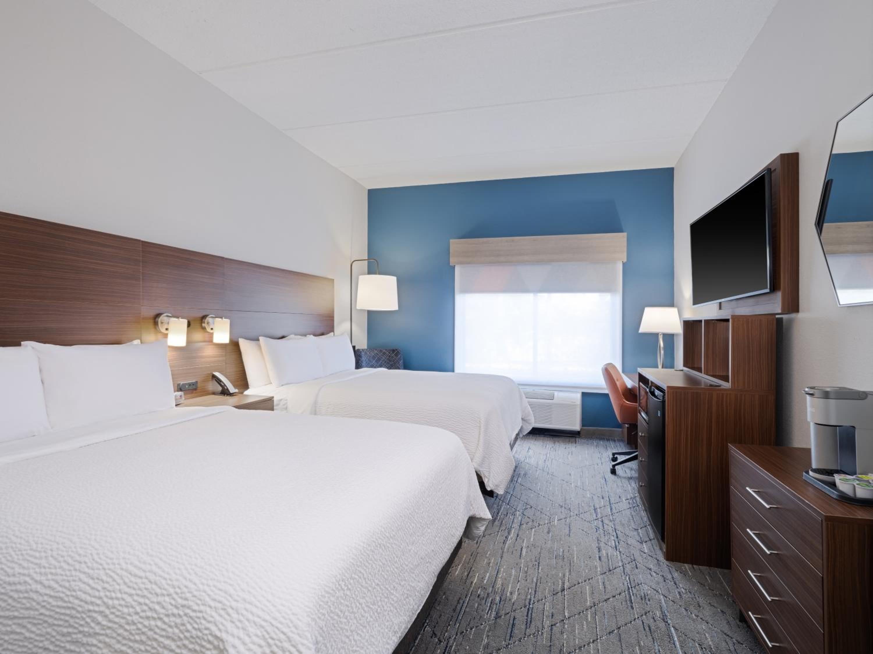 Standard Queen Room with Two Queen Beds - Communications Accessible photo 1