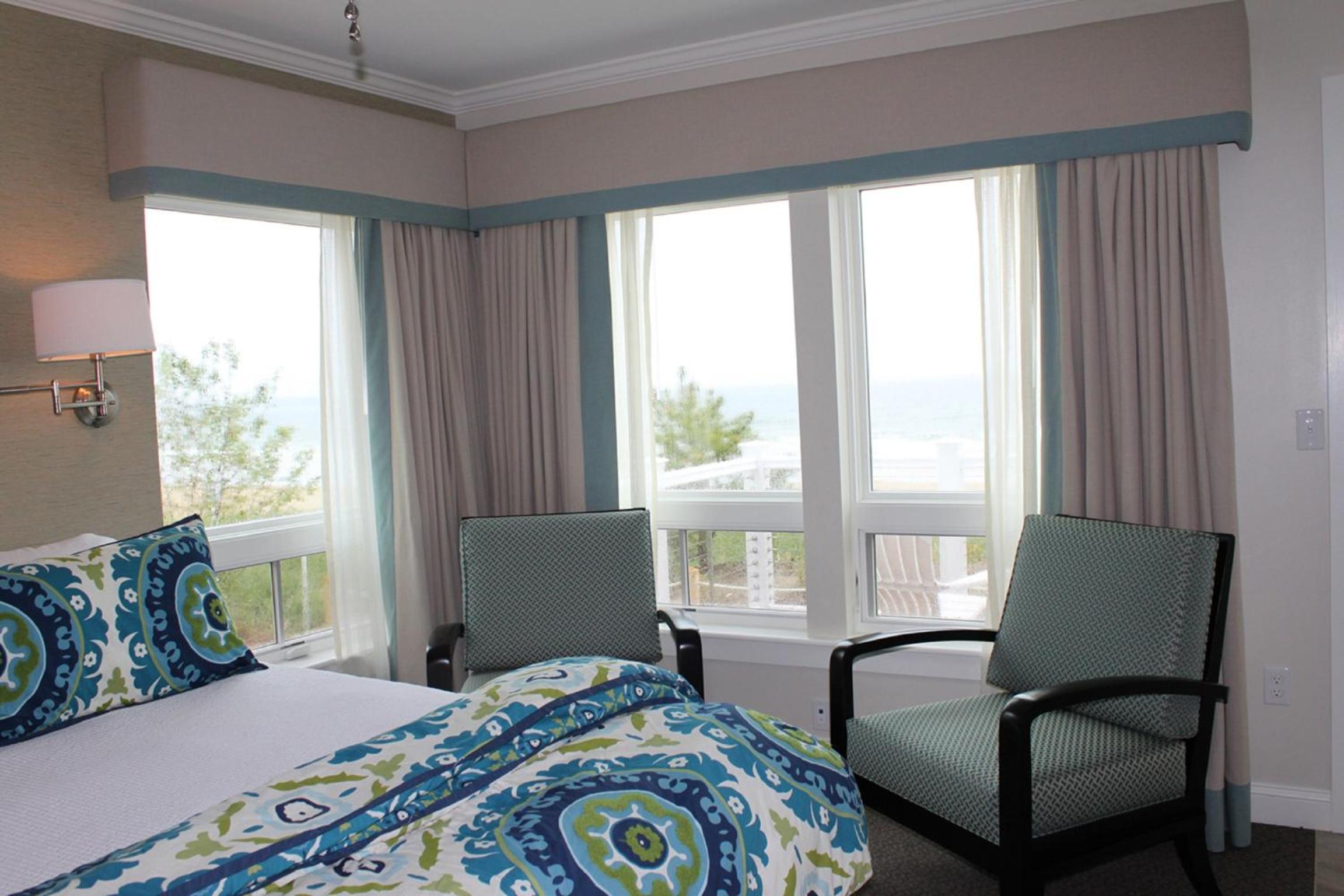 Luxury Queen Sunrise Suite photo 1