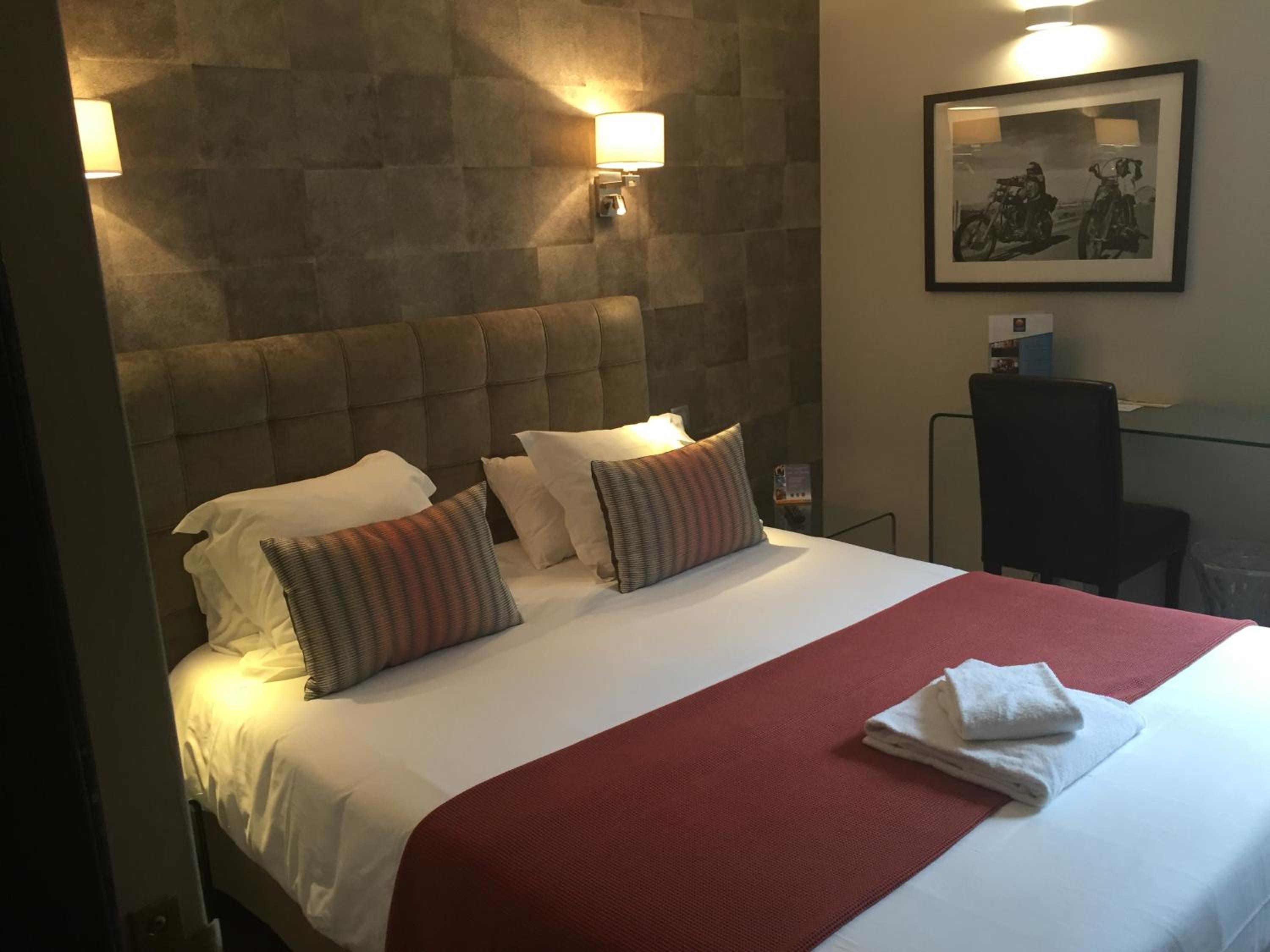 Double Room - Photo 7