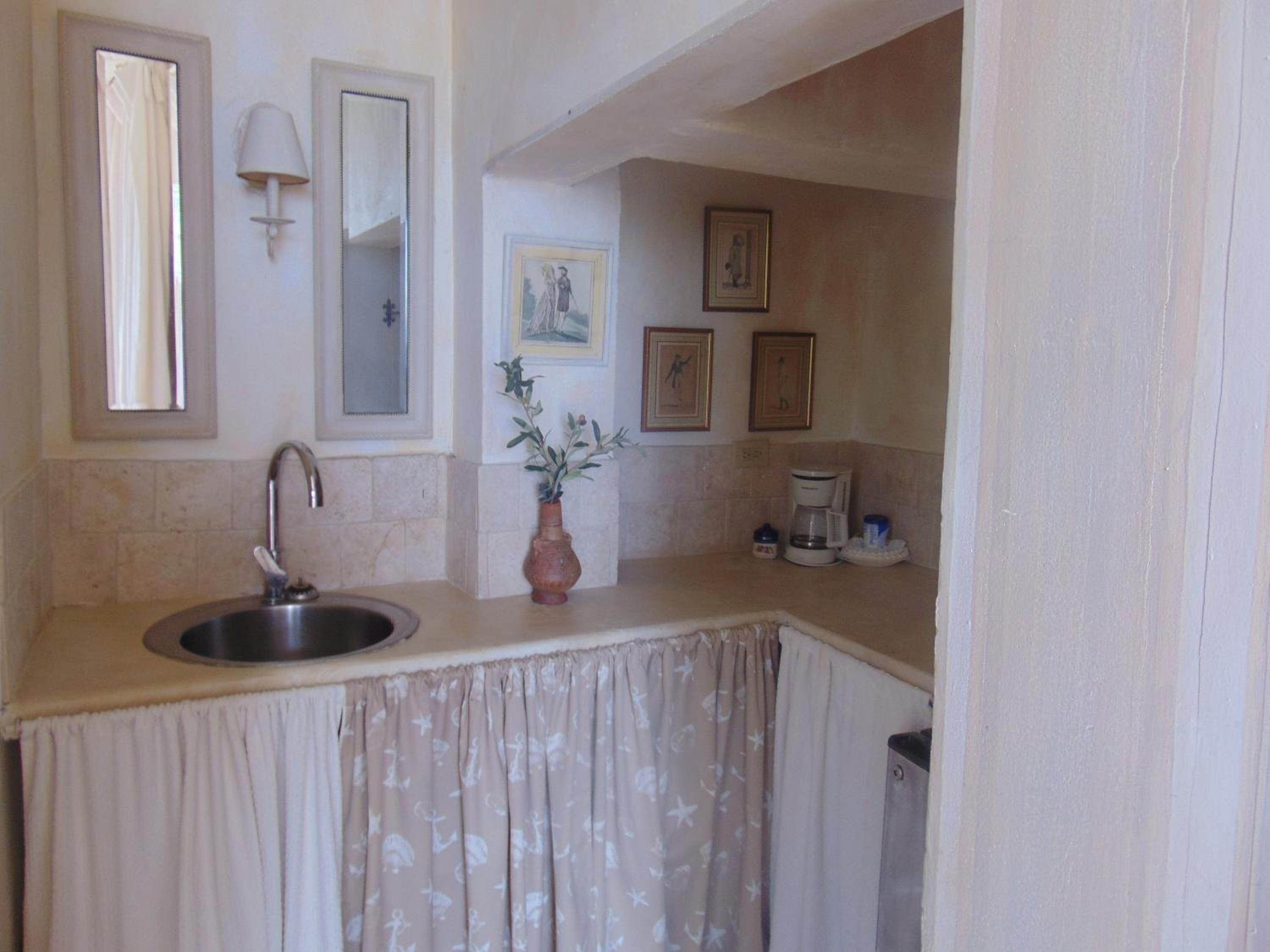 Champaign Diamond Suite photo 2