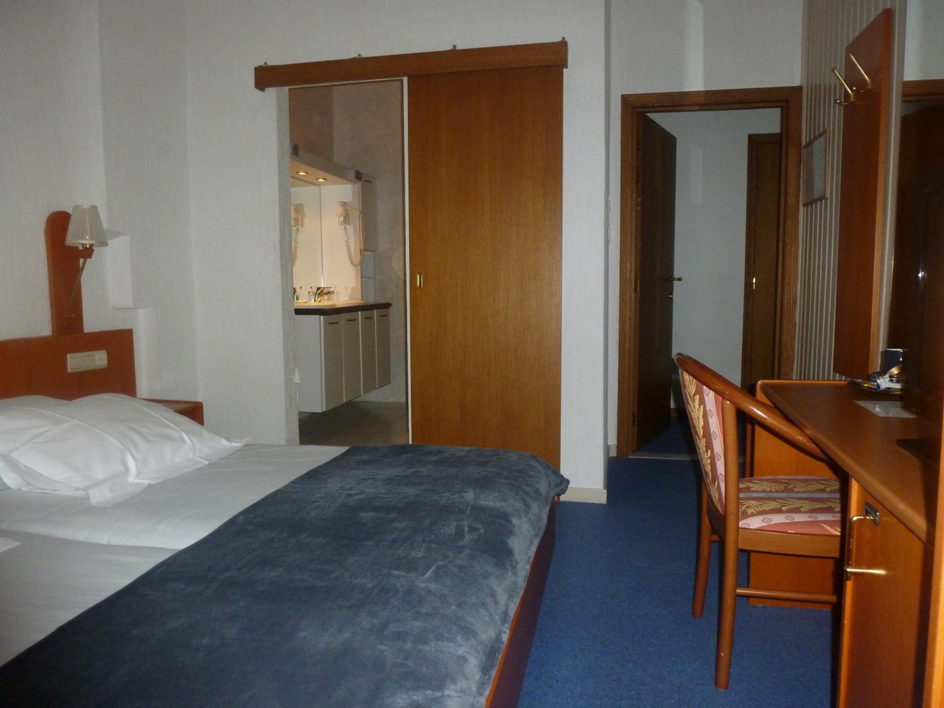 Standard Double Room - Photo 2