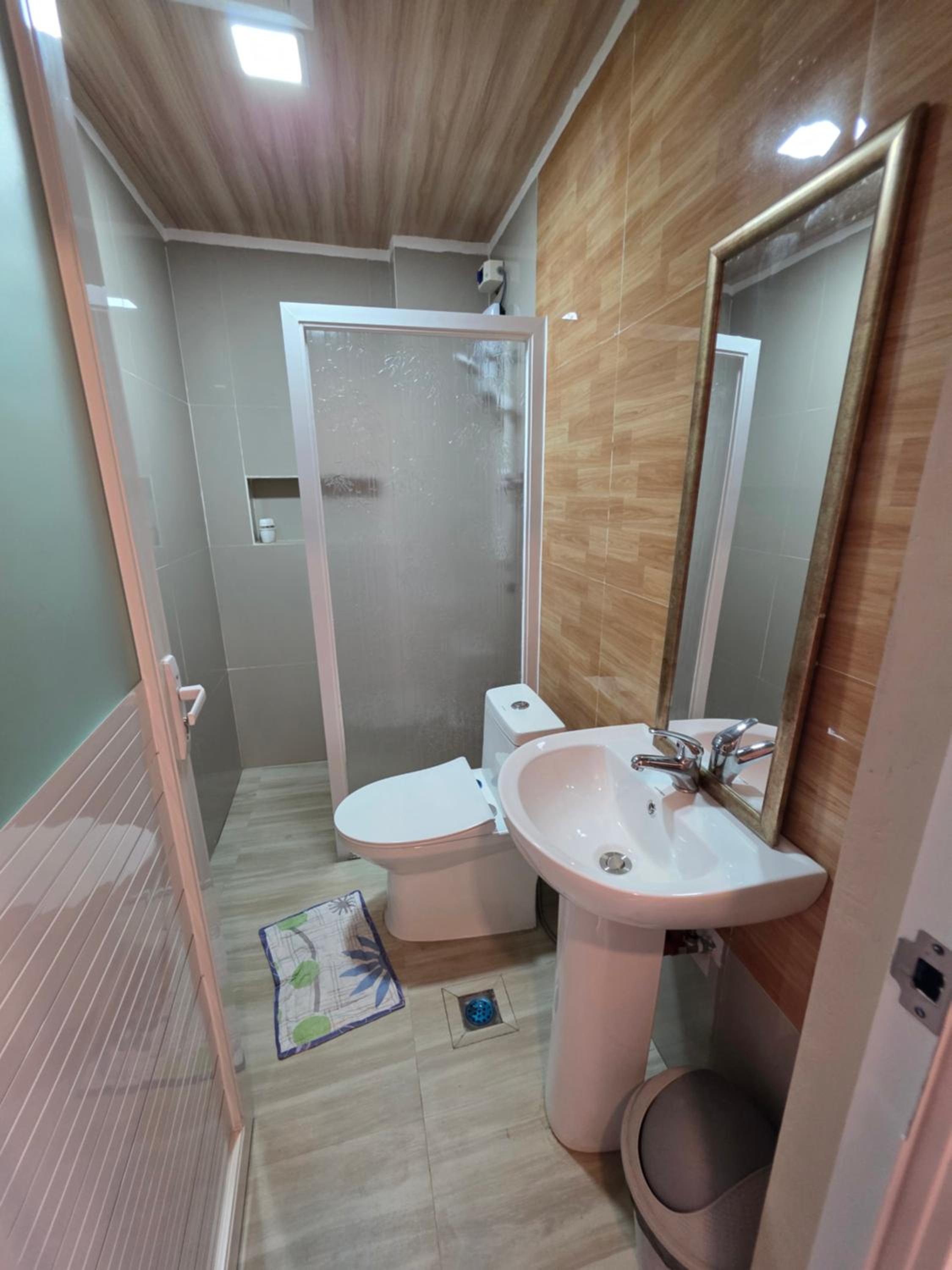 Family Room with Private Bathroom photo 2