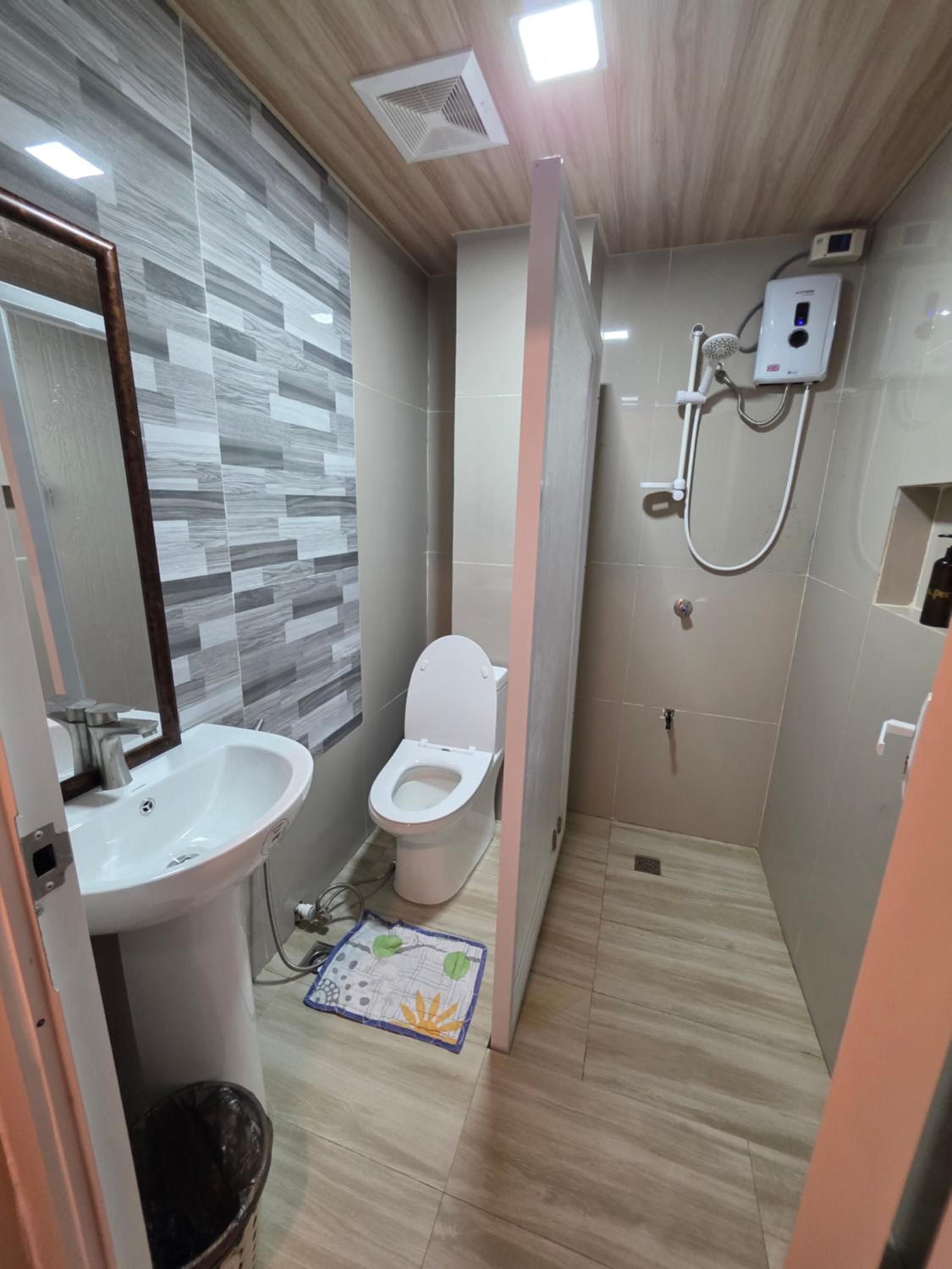 Family Room with Private Bathroom photo 3