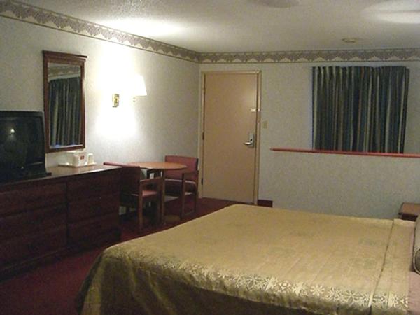 King Room - Non-Smoking photo 3