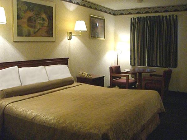 King Room - Non-Smoking photo 1