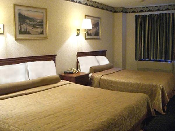 Double Room with Two Double Beds - Non-Smoking photo 1