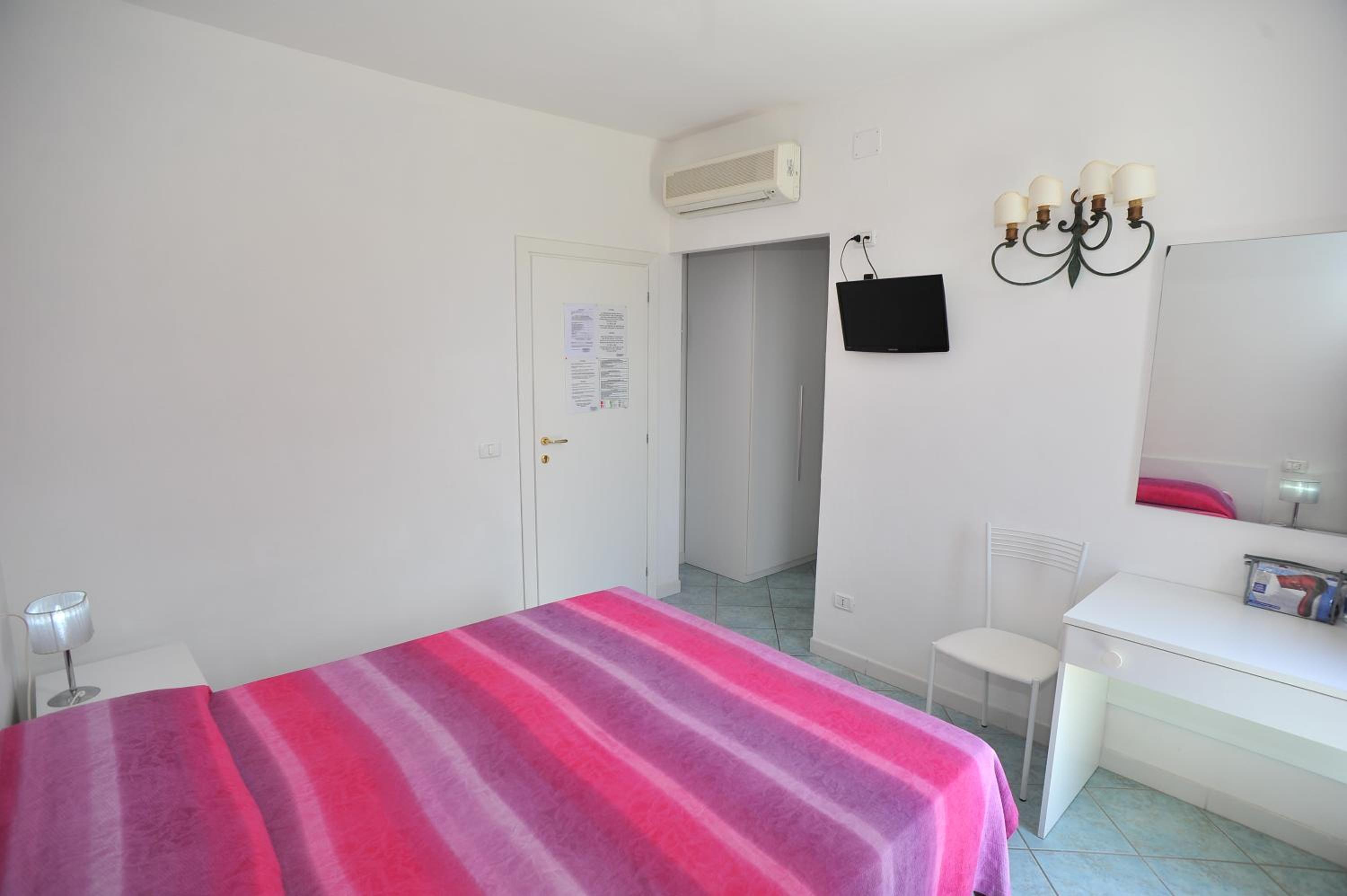 Double Room - Photo 19