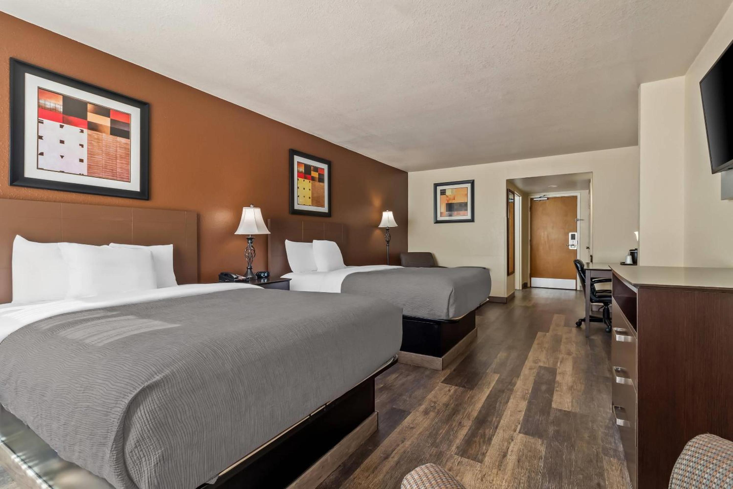 Double Room with Two Double Beds - Non-Smoking - Photo 2