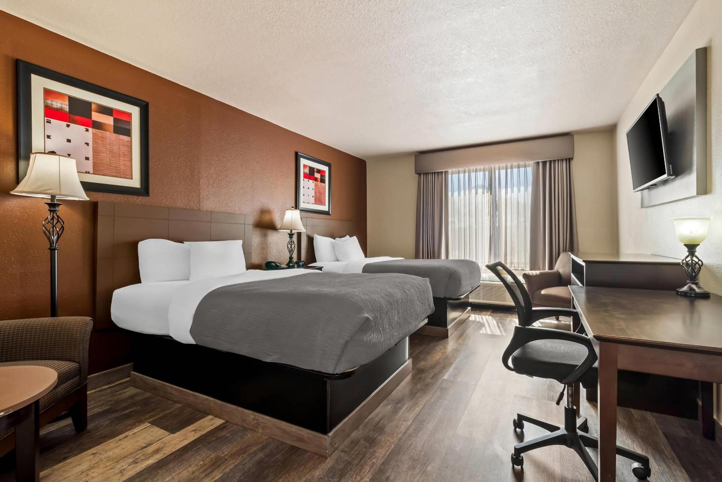 Double Room with Two Double Beds - Non-Smoking - Photo 3