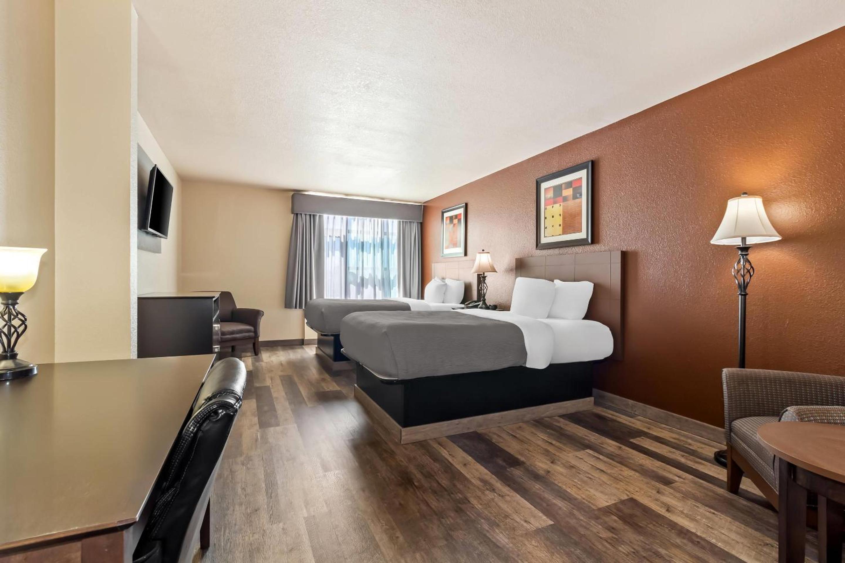 Double Room with Two Double Beds - Non-Smoking - Photo 4