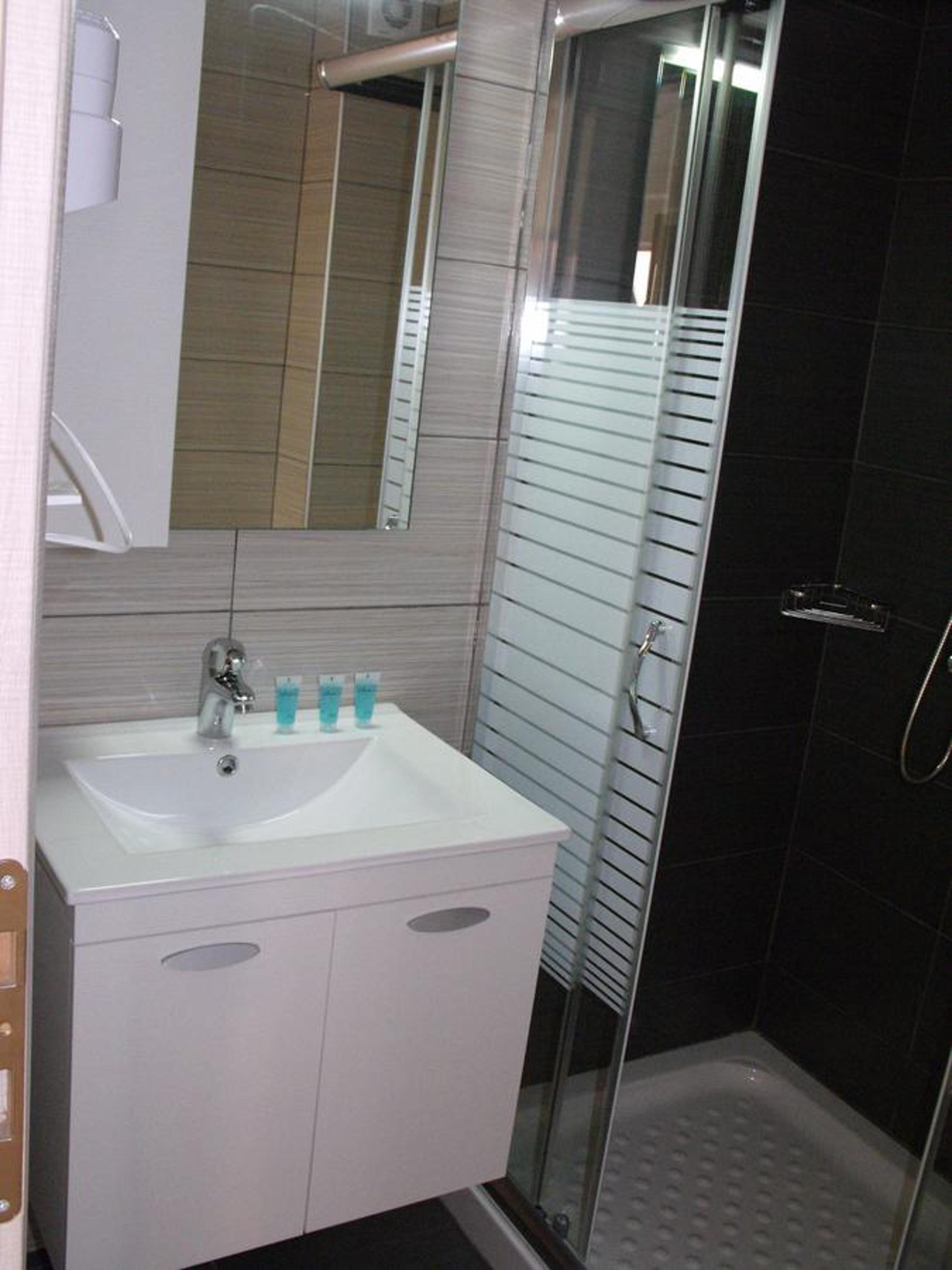 Deluxe Double Room with Side Sea View