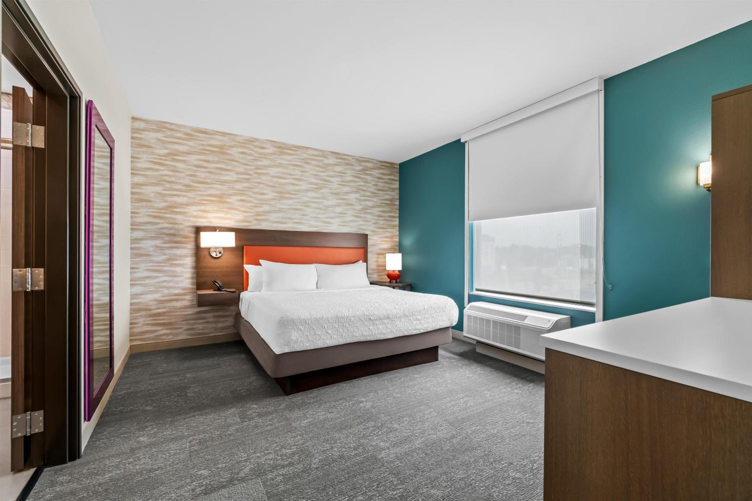 One-Bedroom King Suite - Photo 3
