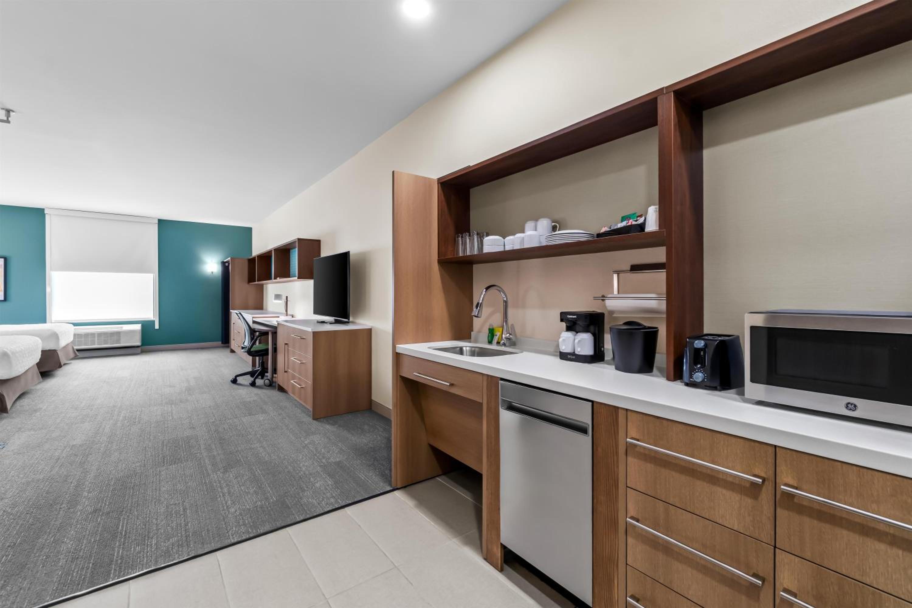 Studio Suite with Two Queen Beds and Tub - Mobility Access photo 3