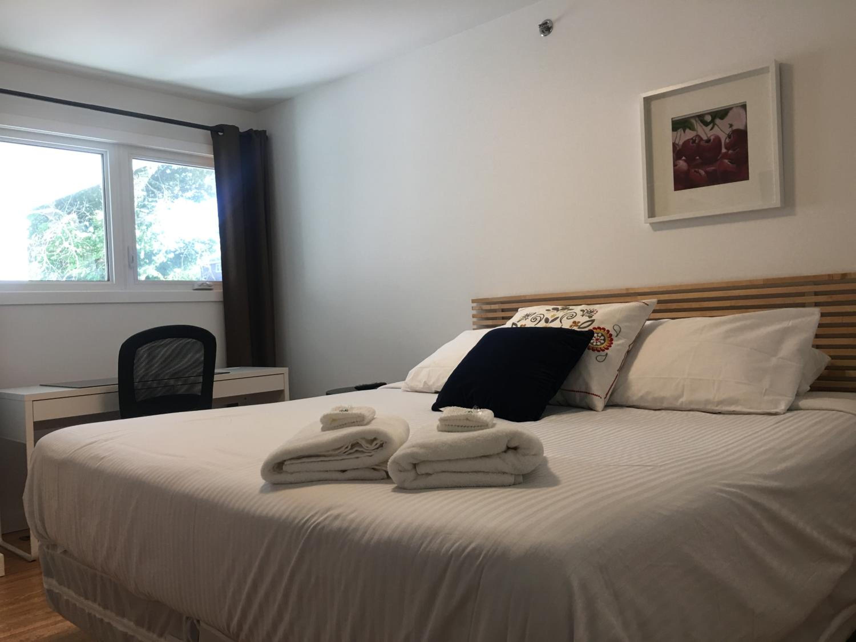Deluxe Queen Room with Private Bath photo 1