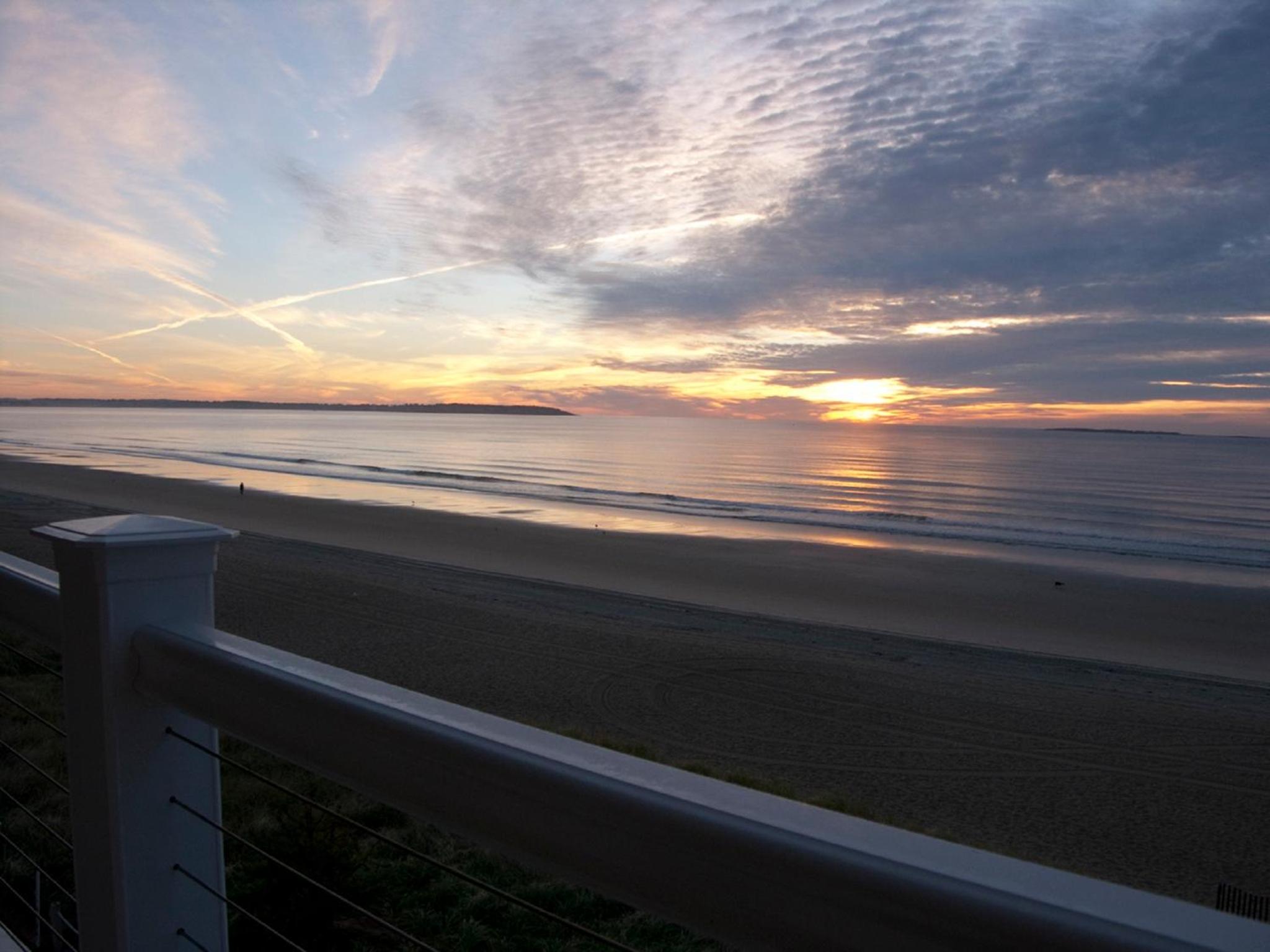 Luxury Queen Sunrise Suite photo 2