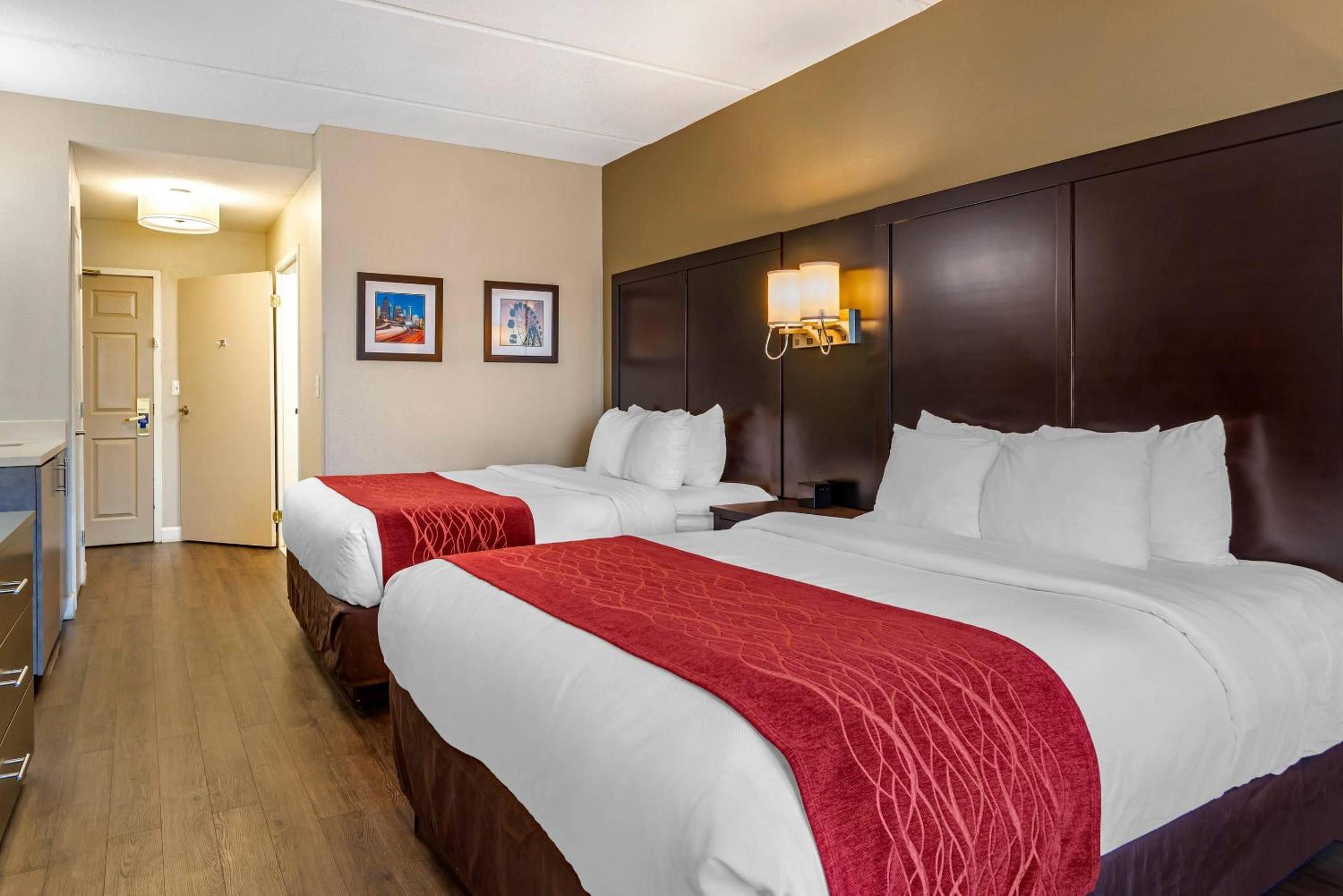Queen Room with Two Queen Beds - Accessible/Non-Smoking  - Photo 2