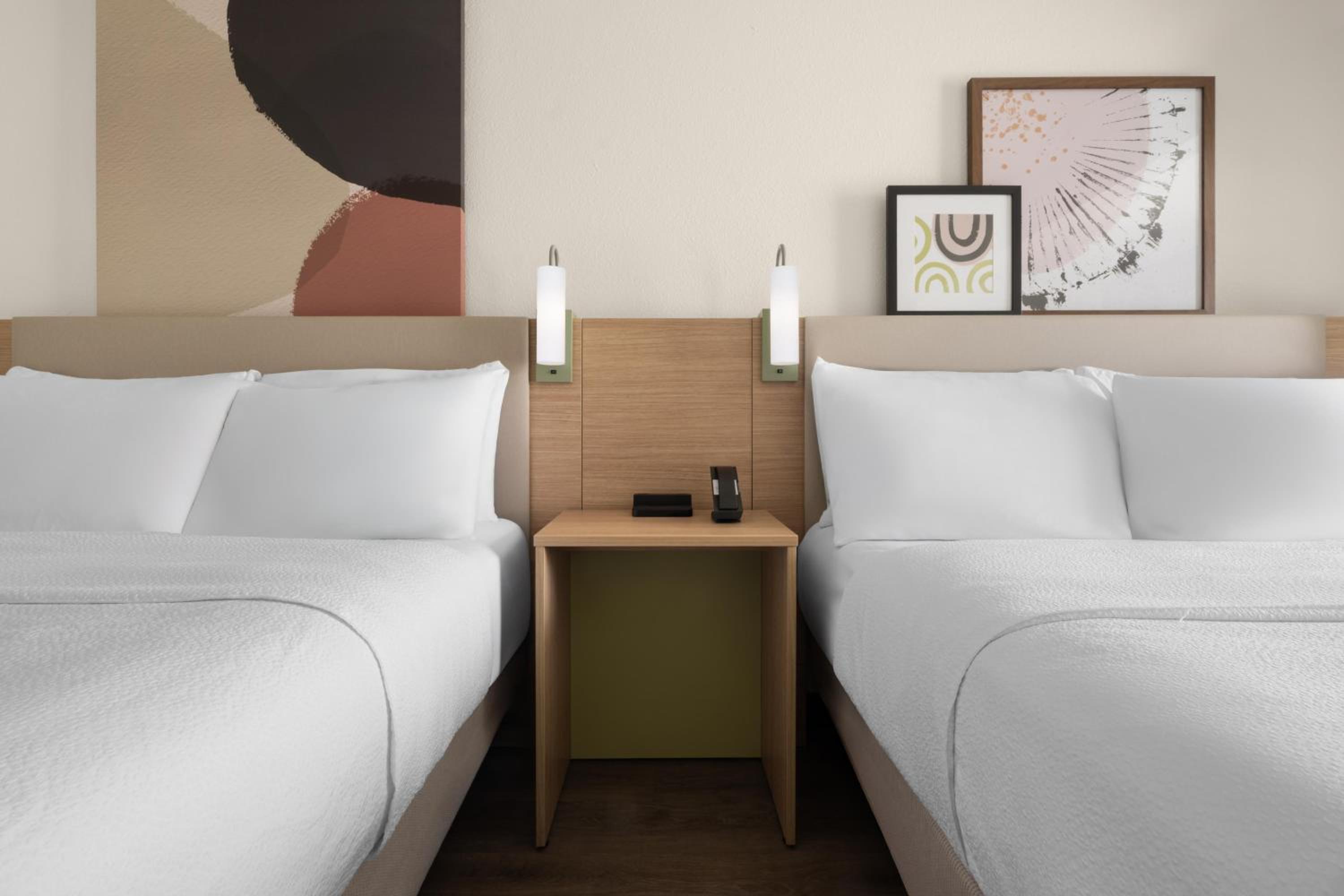 Queen Room with Two Queen Beds - Photo 2