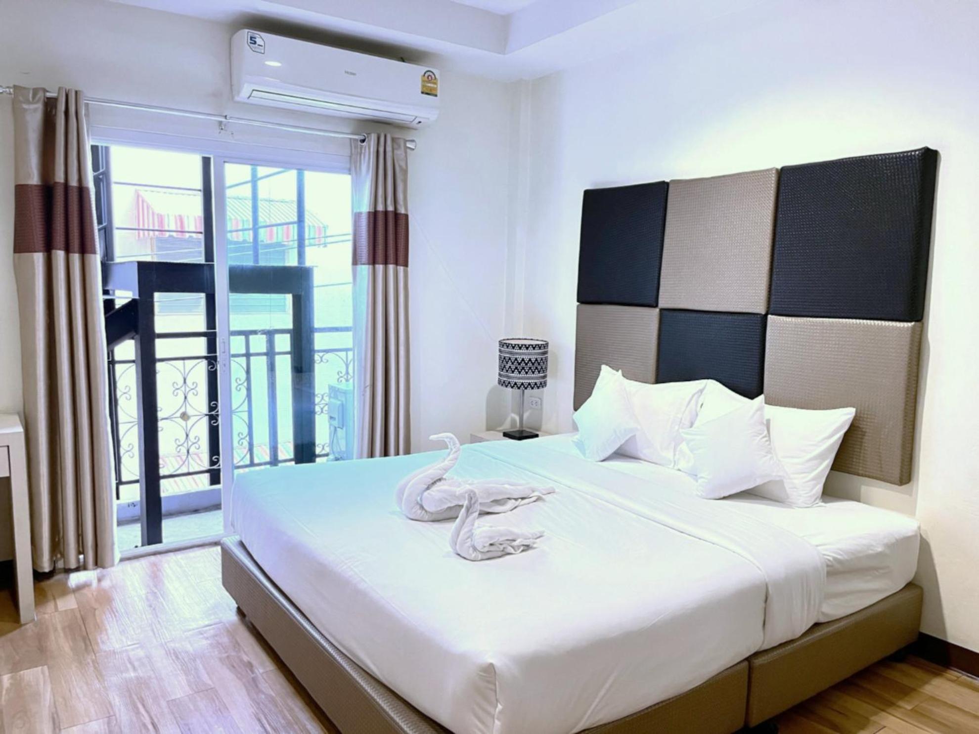 Deluxe King Room photo 3