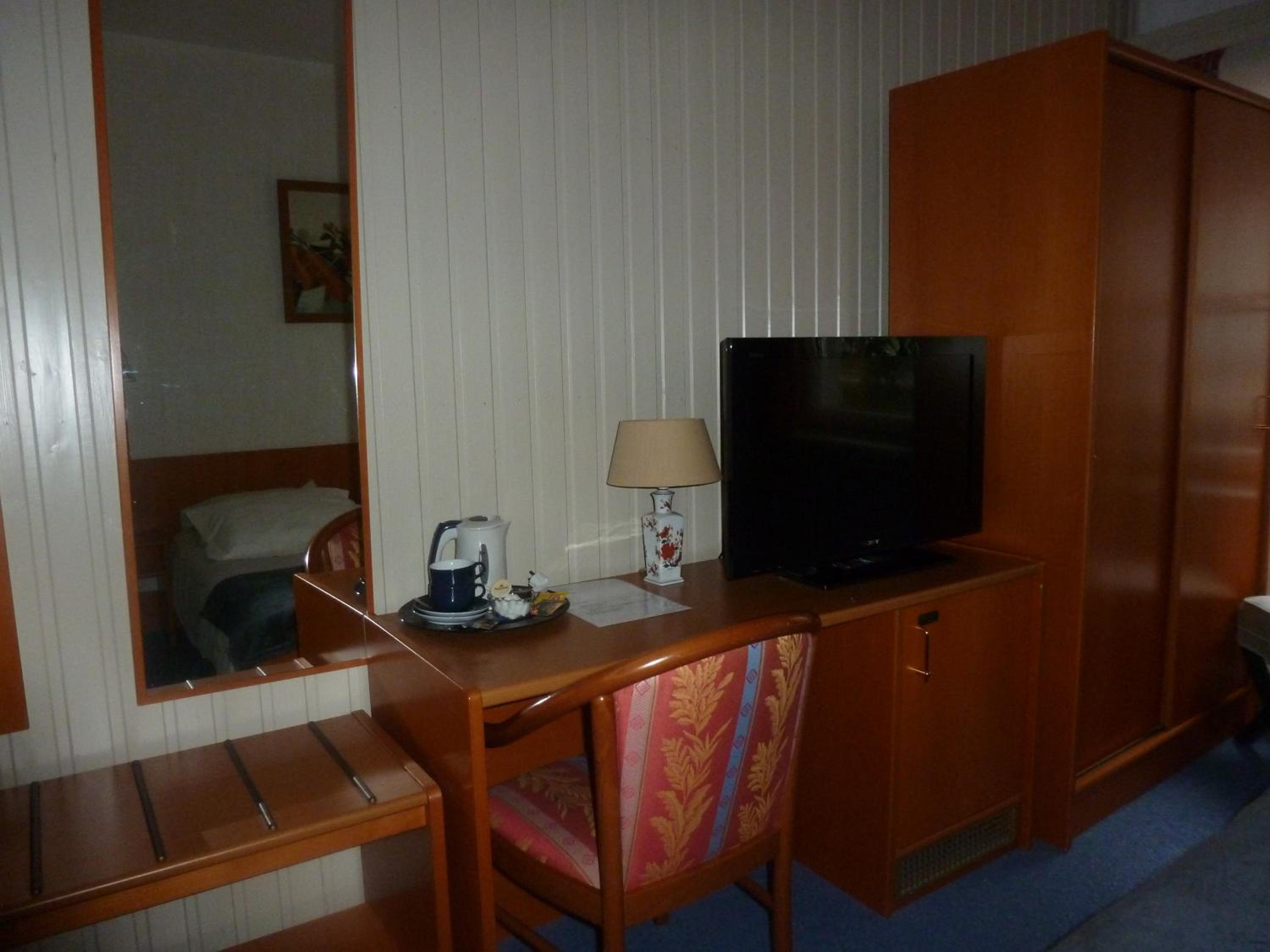 Standard Double Room - Photo 12