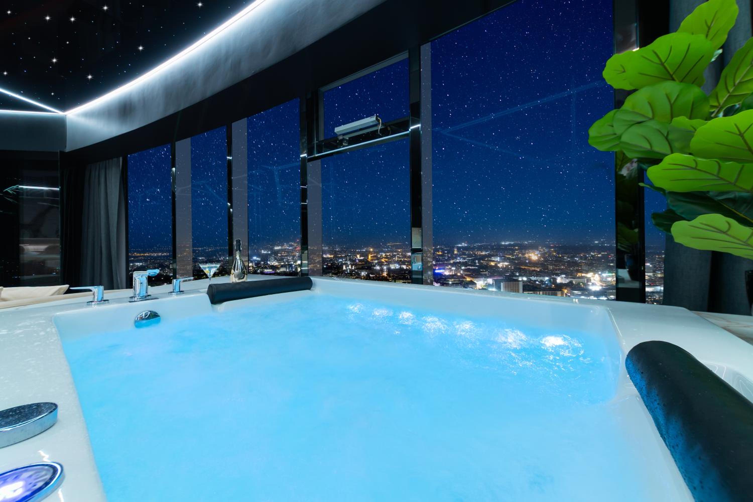 Deluxe Apartment
