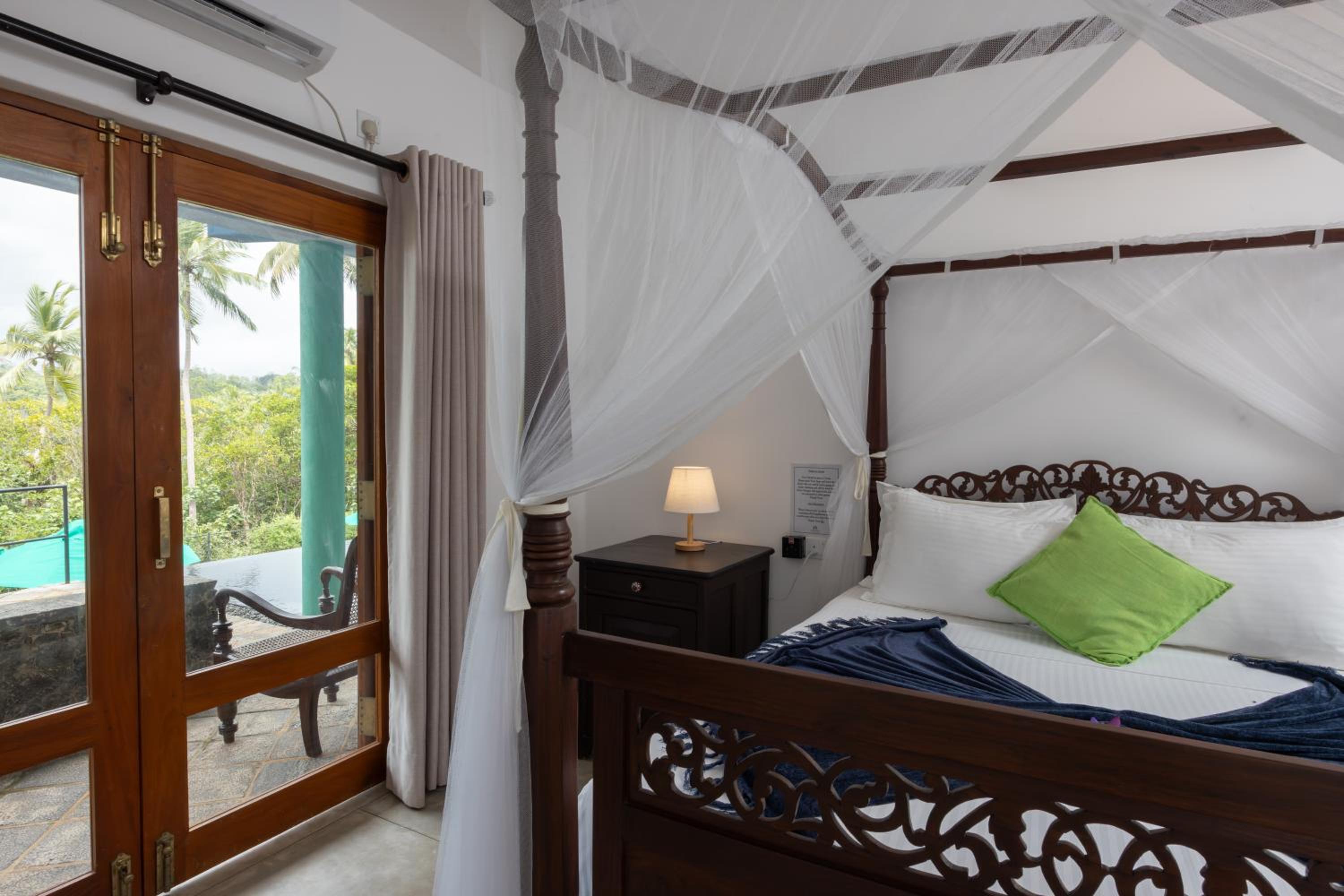 Queen Room with Garden View
