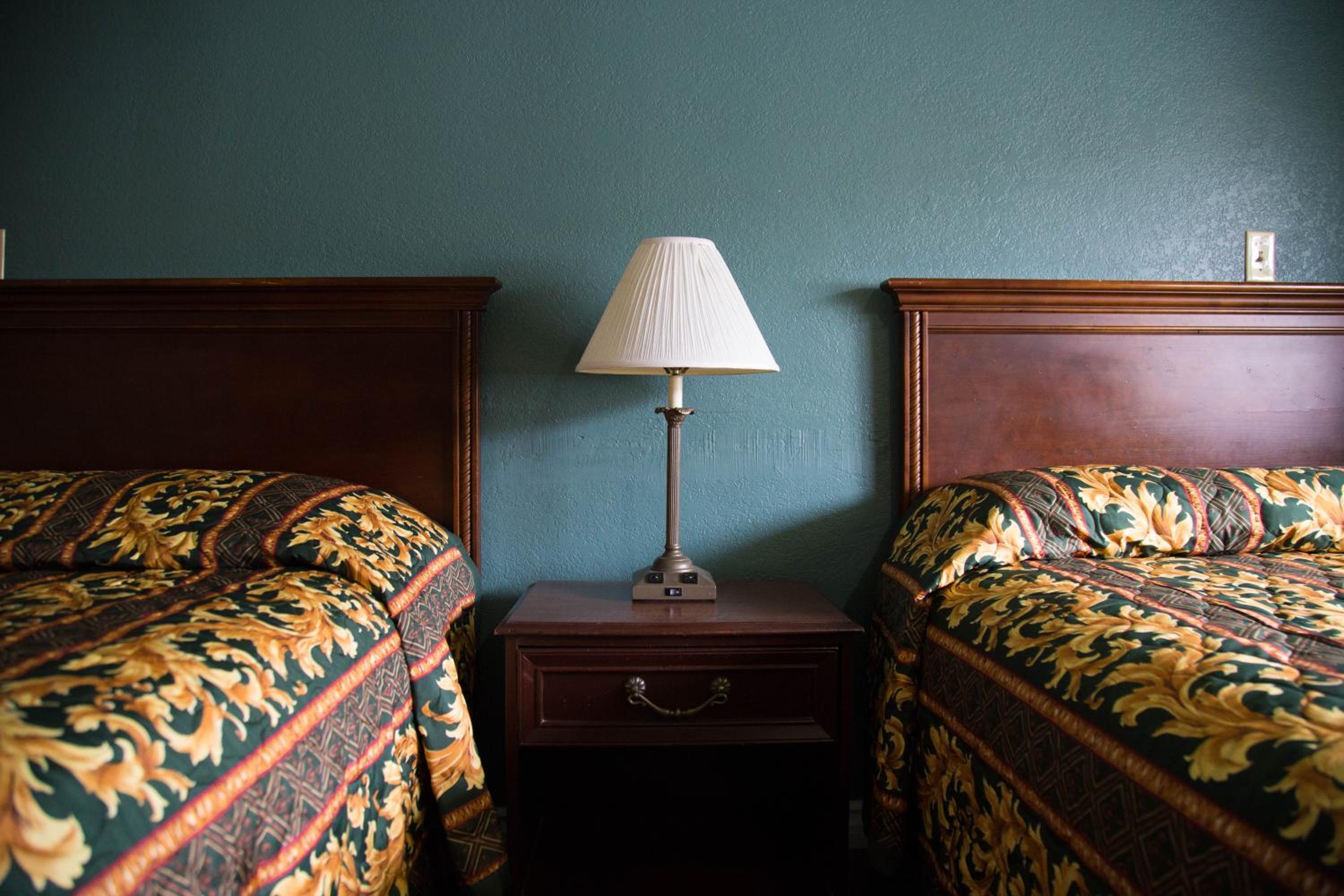 Queen Room with Two Queen Beds photo 3