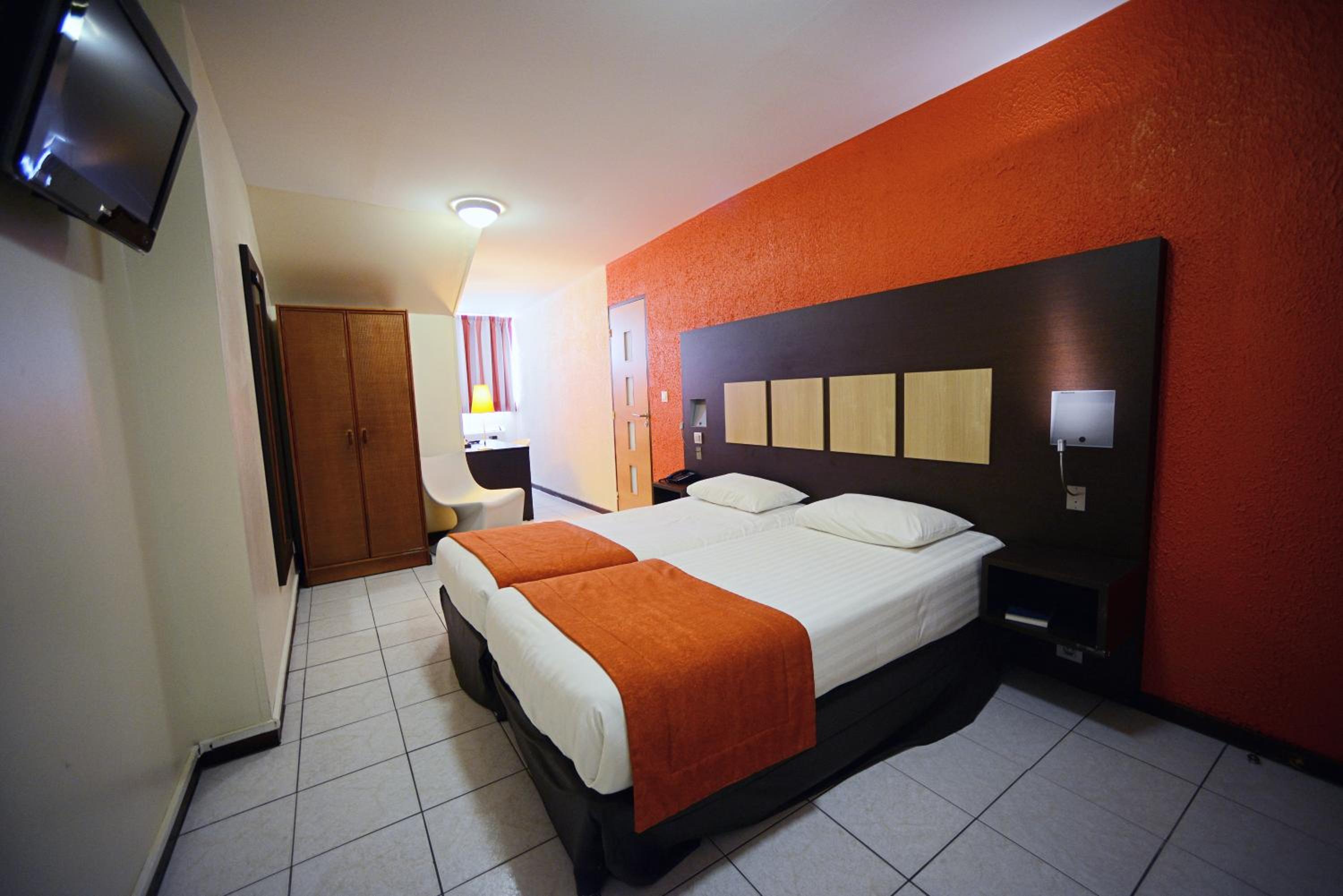 Standard Twin Room photo 2