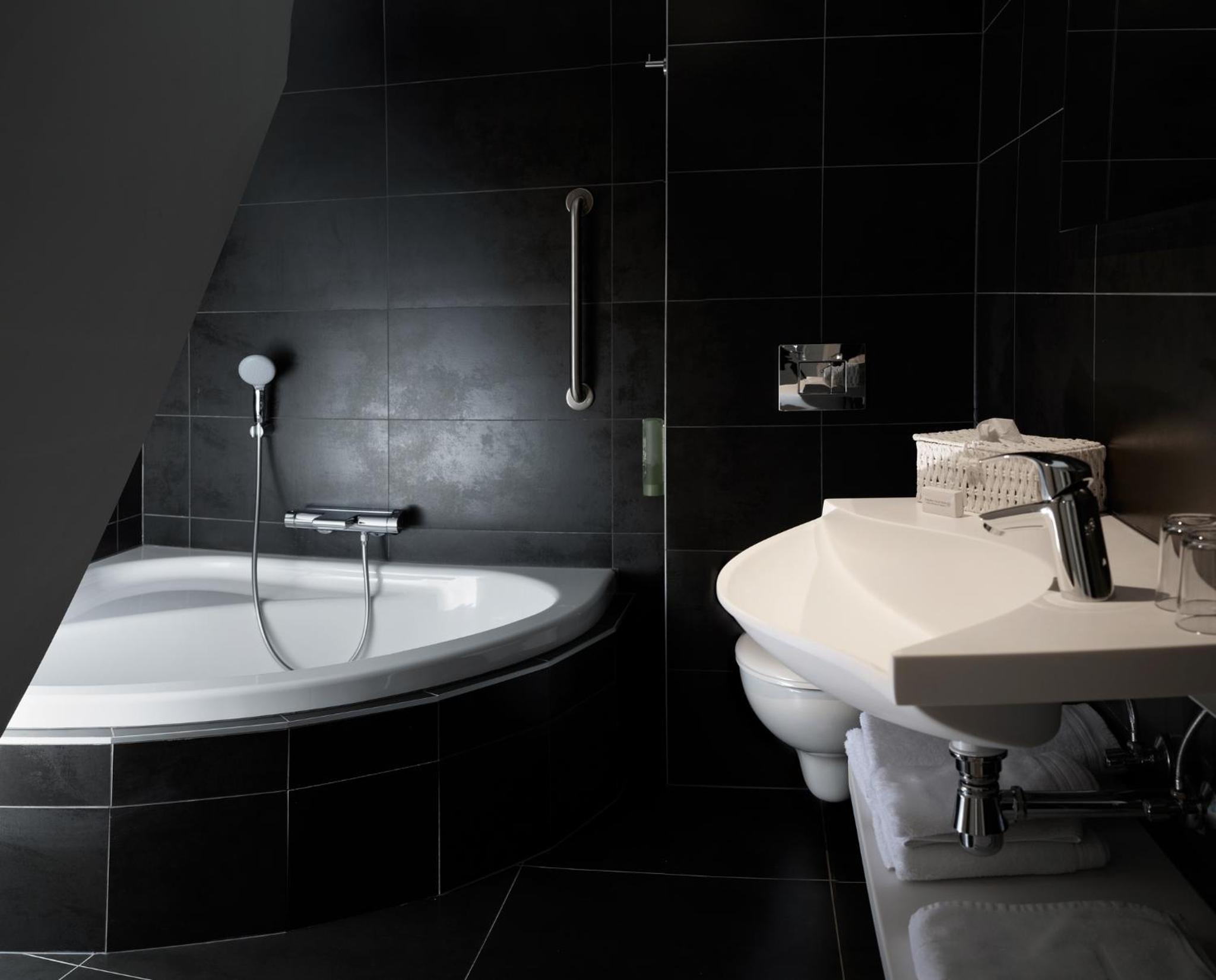 Deluxe Double Room with Bath photo 1